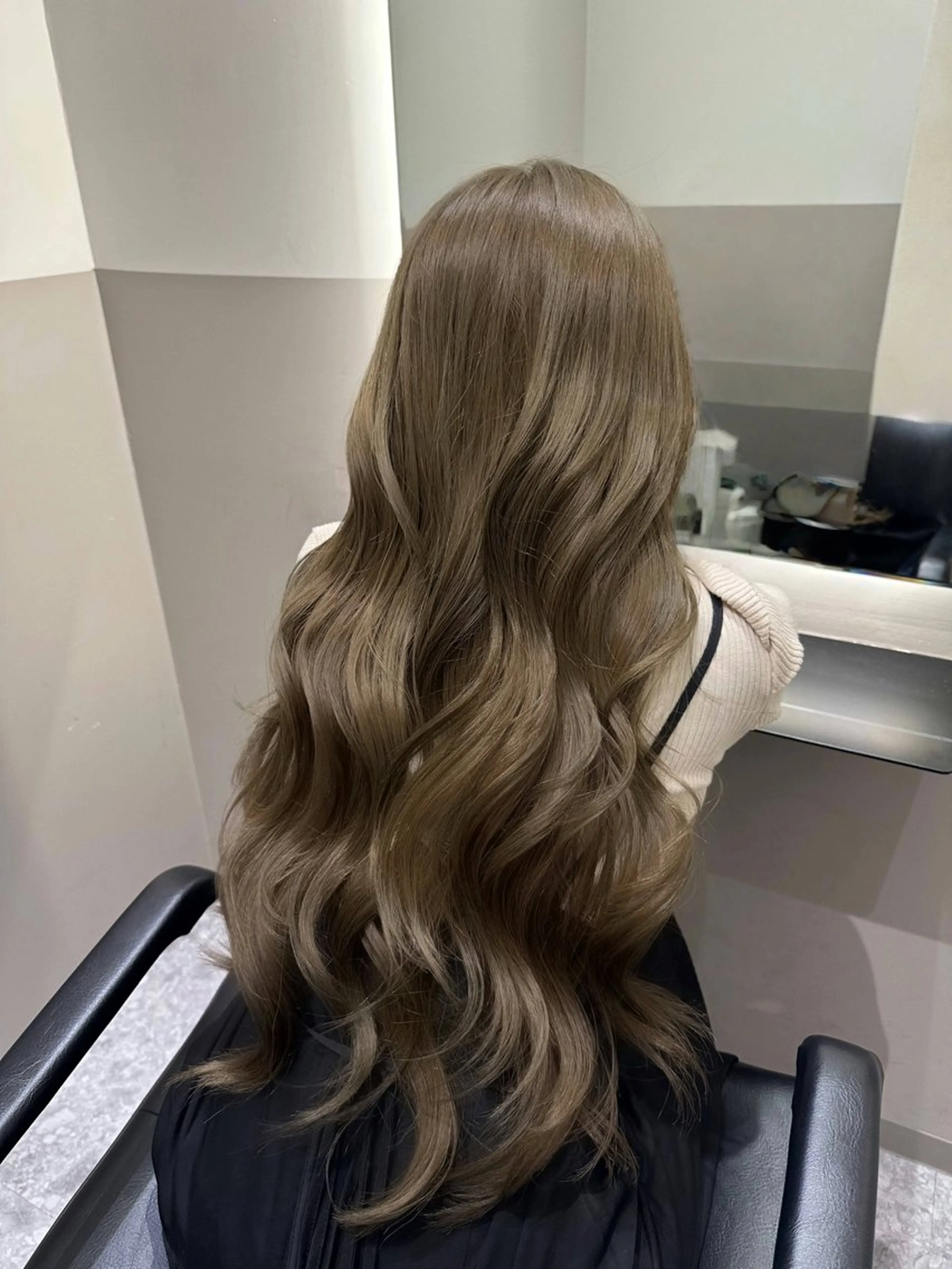 ロング 韓国レイヤー透明感 カラーヨウスケのヘアスタイル