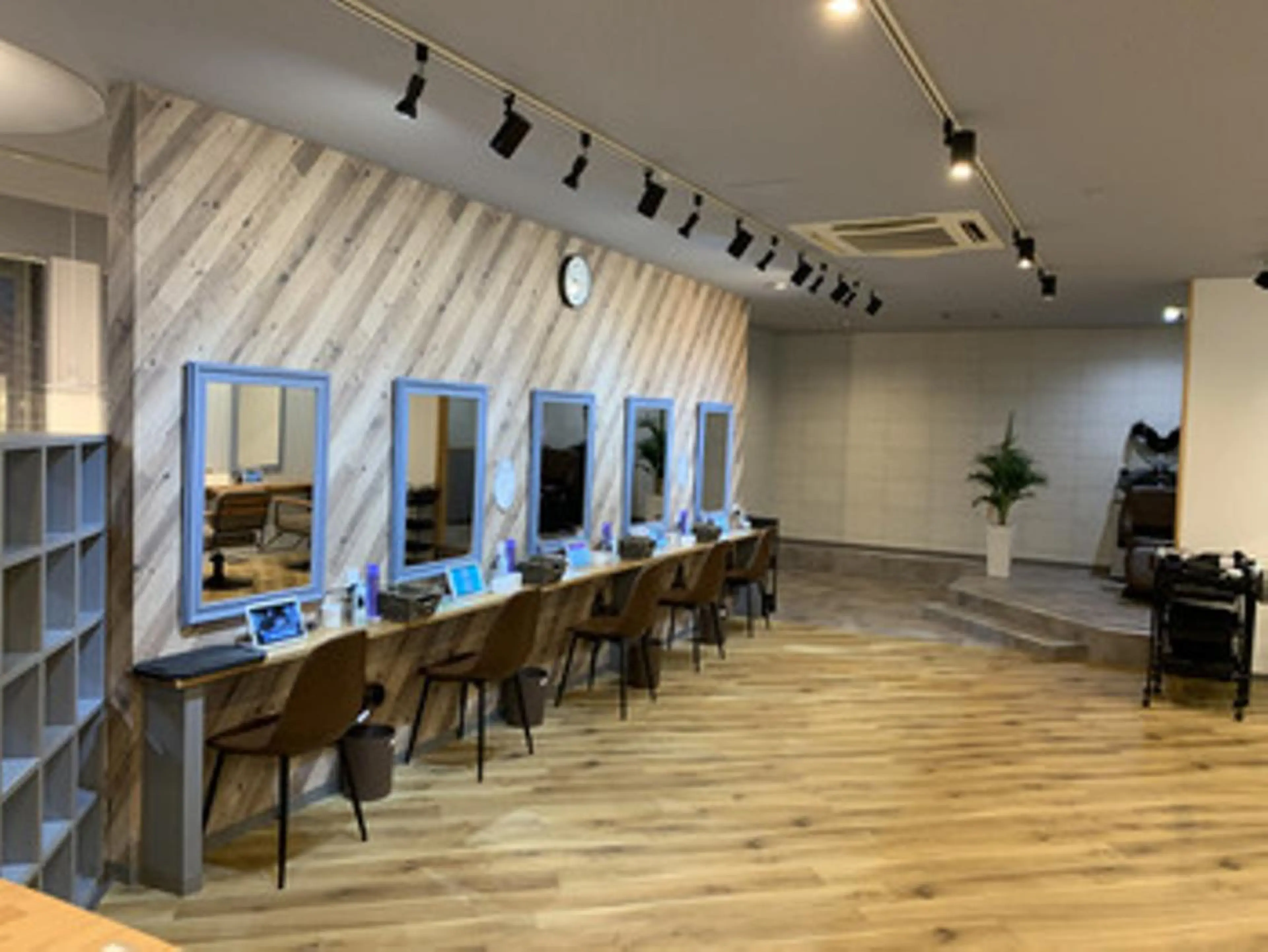 髪質改善カラーズ カフェプラスのヘアスタイル