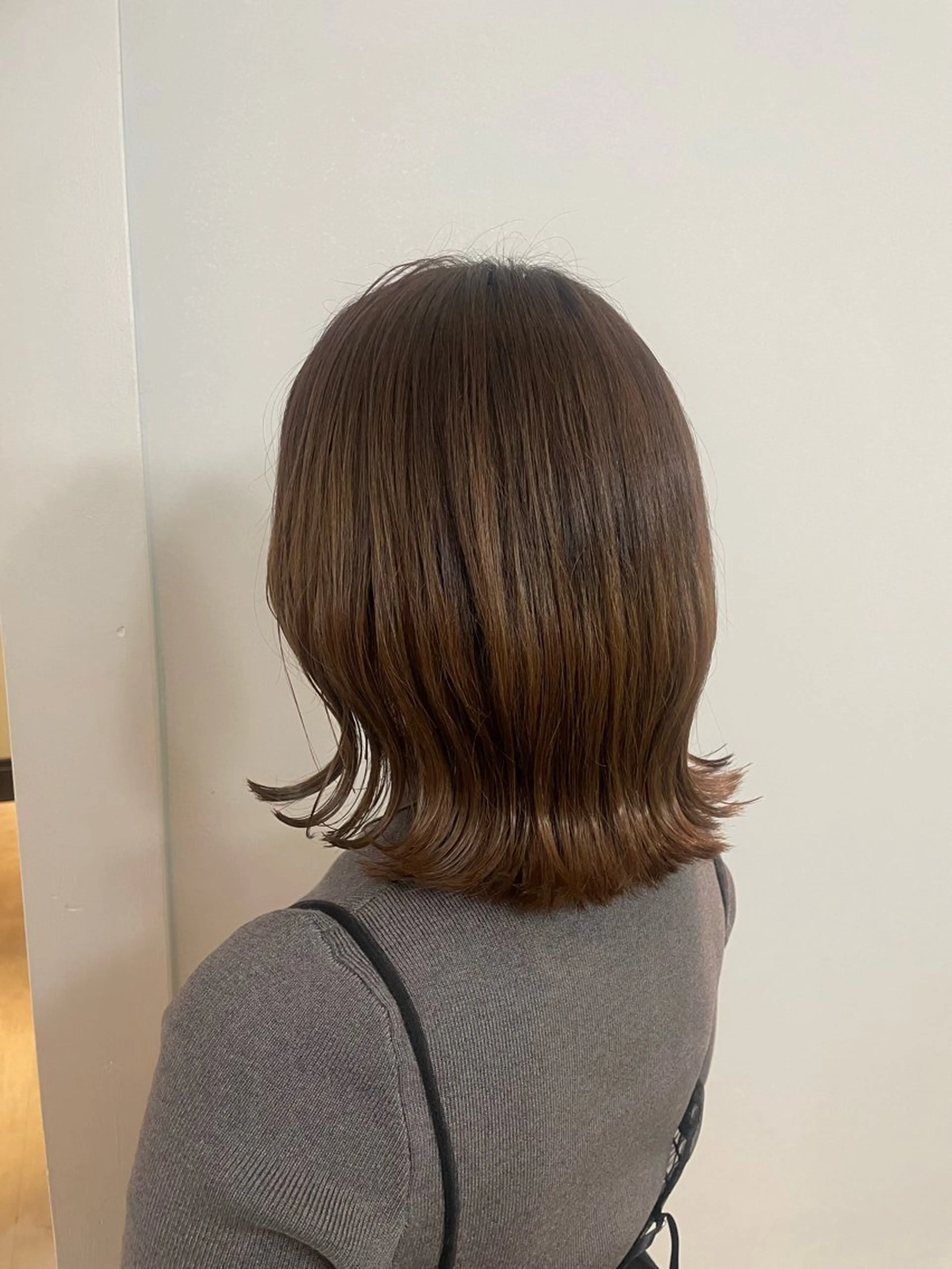 ミディアム カラー ayano / 透明感・くすみカラーのヘアスタイル