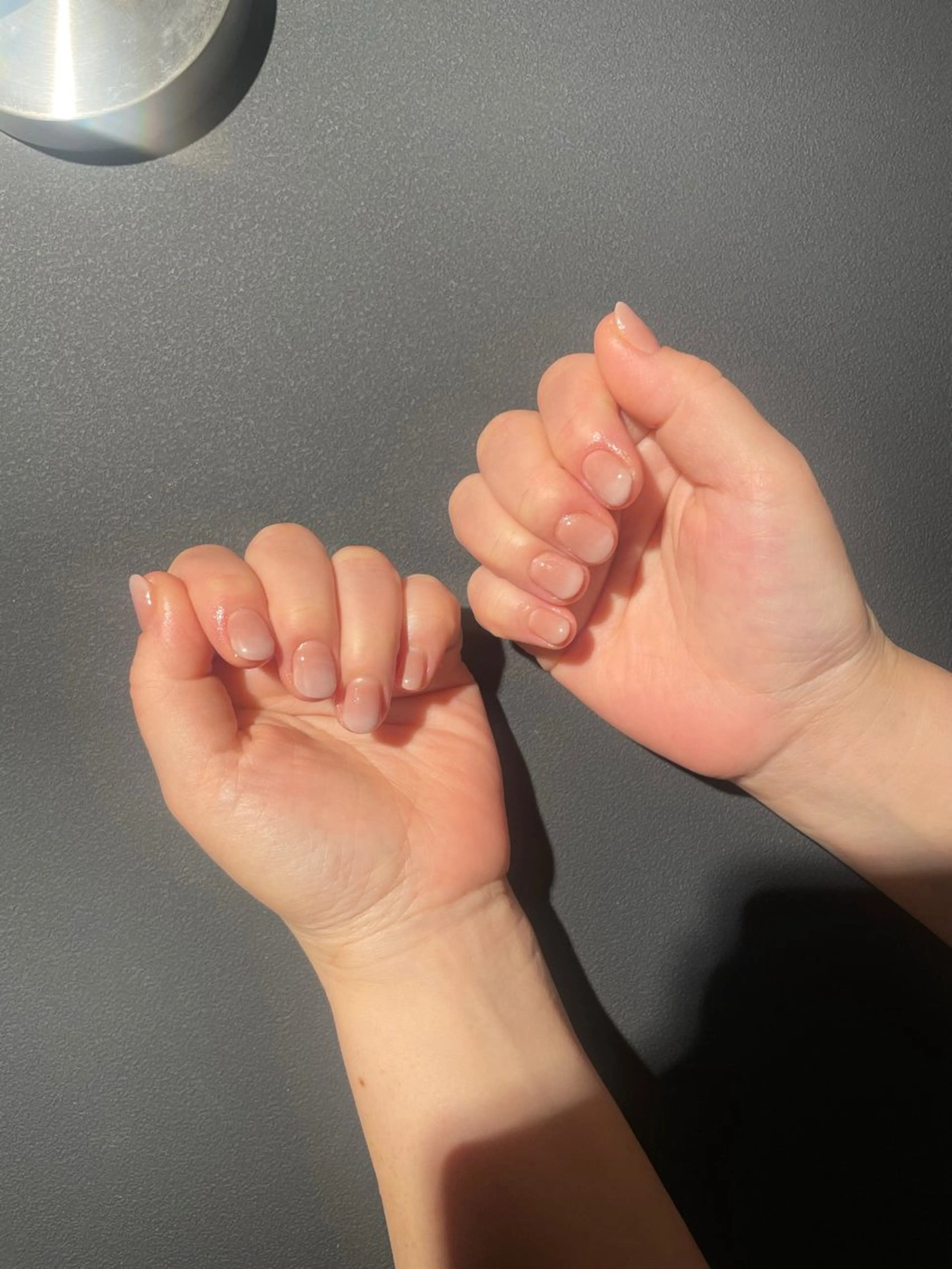 ネイル グラデーション 韓国ネイル オフィスネイル ワンホンネイル ホワイト SALON de RICHE所属・本間 絢詩のネイルデザイン