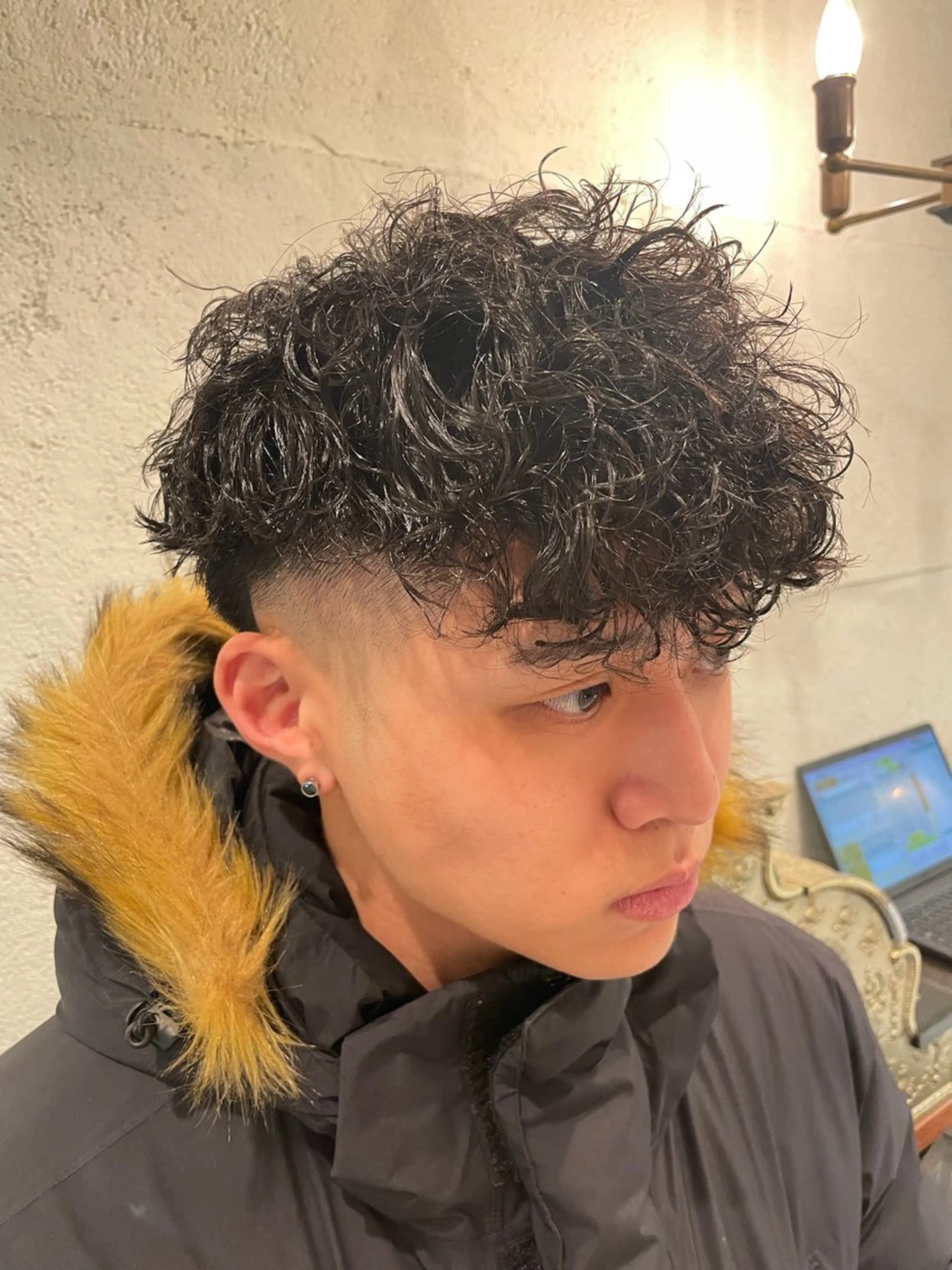 ミディアム メンズ スペインカール ヒロ銀座所属・藤井 響のヘアスタイル