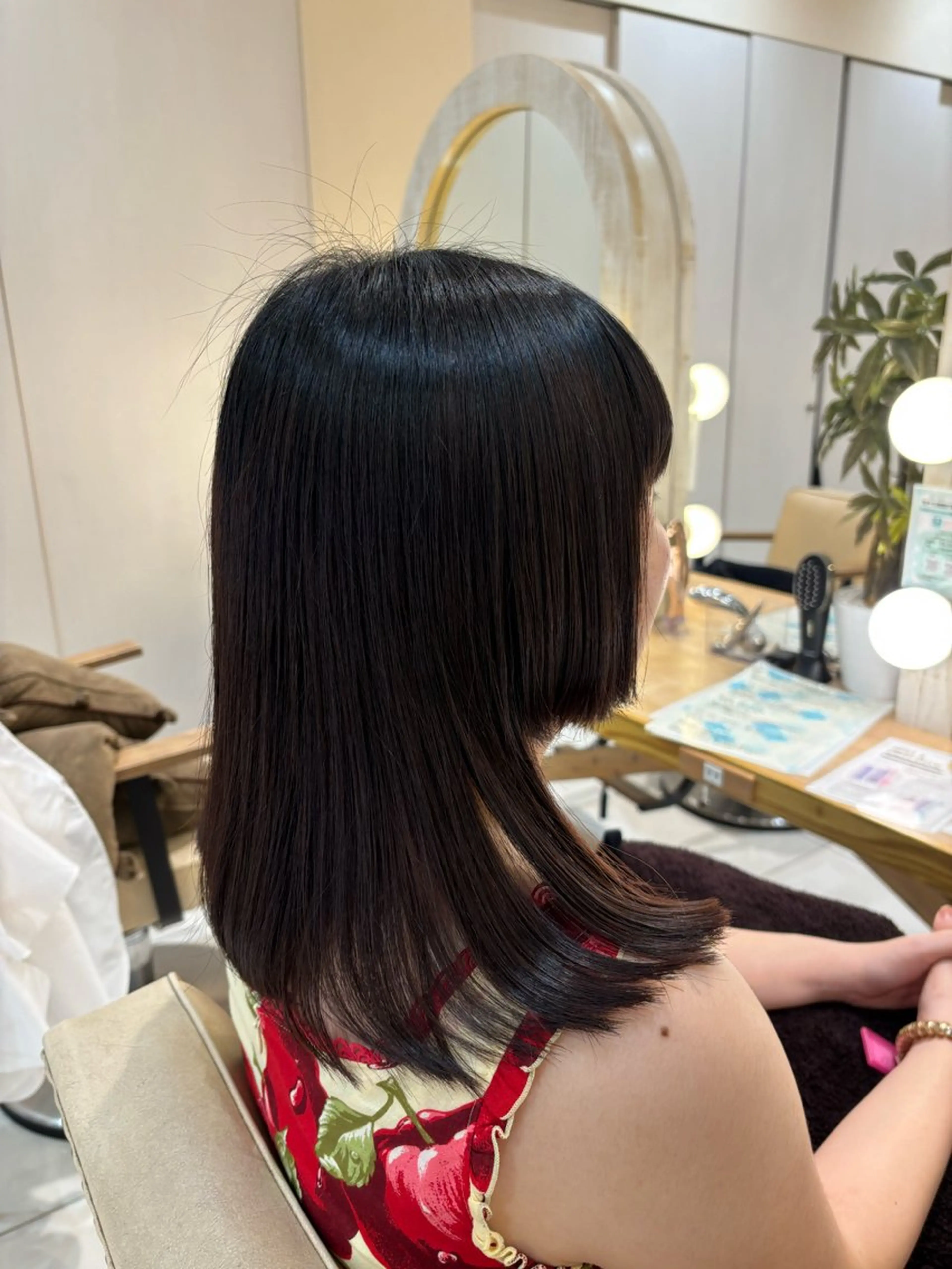 ミディアム ブリーチなしカラー/ 暖色カラー/艶カラーのヘアスタイル