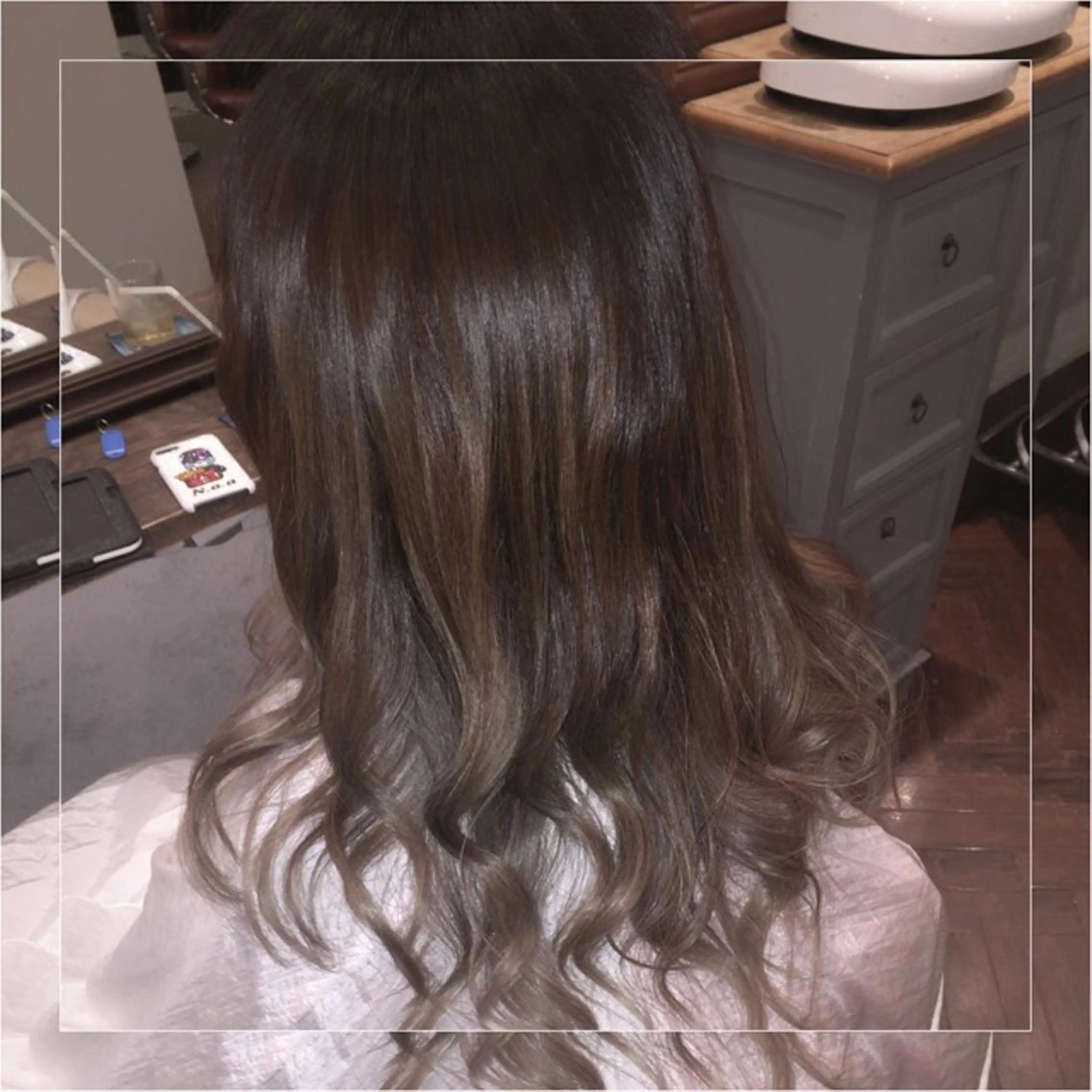 ロング カラー ヘアアレンジ ブリーチ グラデーションカラー 小國 綾かのヘアスタイル