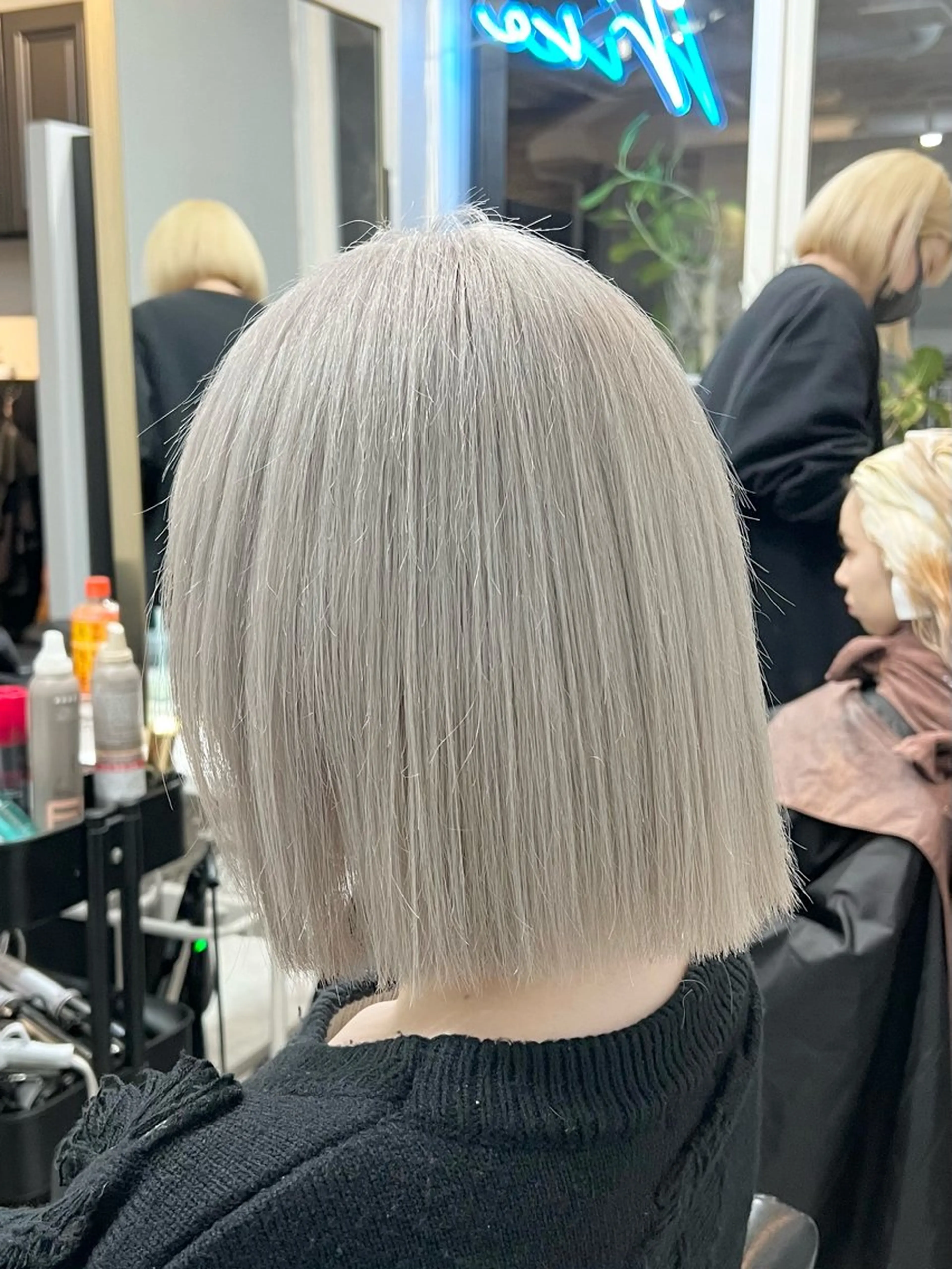 ショート カラー ブリーチ ケアブリーチ シルバー ホワイトシルバー カット ヘアカラー トリートメント ヘアセット I've  for hair所属・🫧艶ダブルカラー ブリーチ🫧トモヤのヘアスタイル