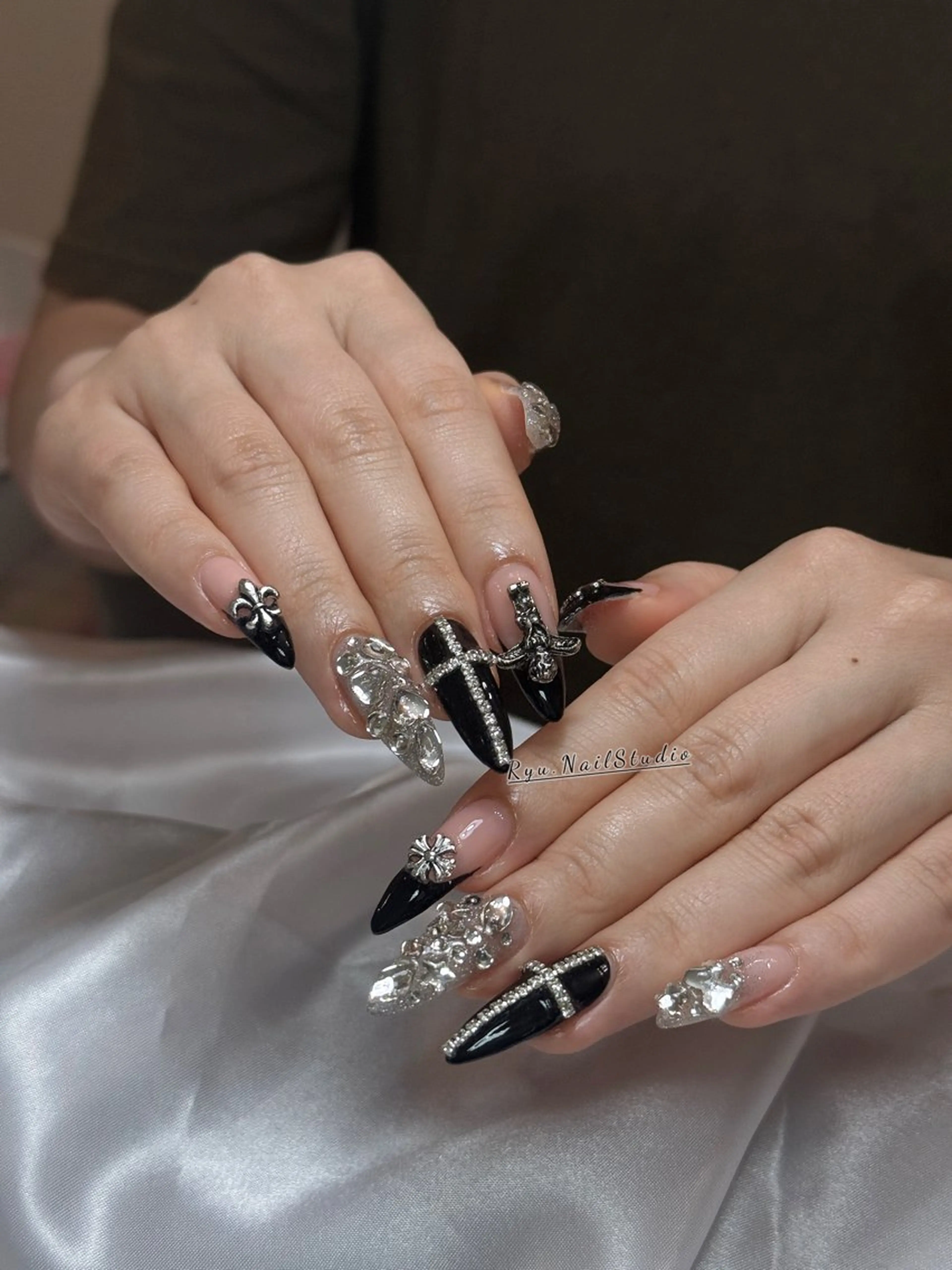 ネイル アートネイル ジェルネイル キラキラネイル ミラーネイル ニュアンスネイル ハンドネイル Ryu Nail Studio所属・Ryu Nail 新大久保のネイルデザイン