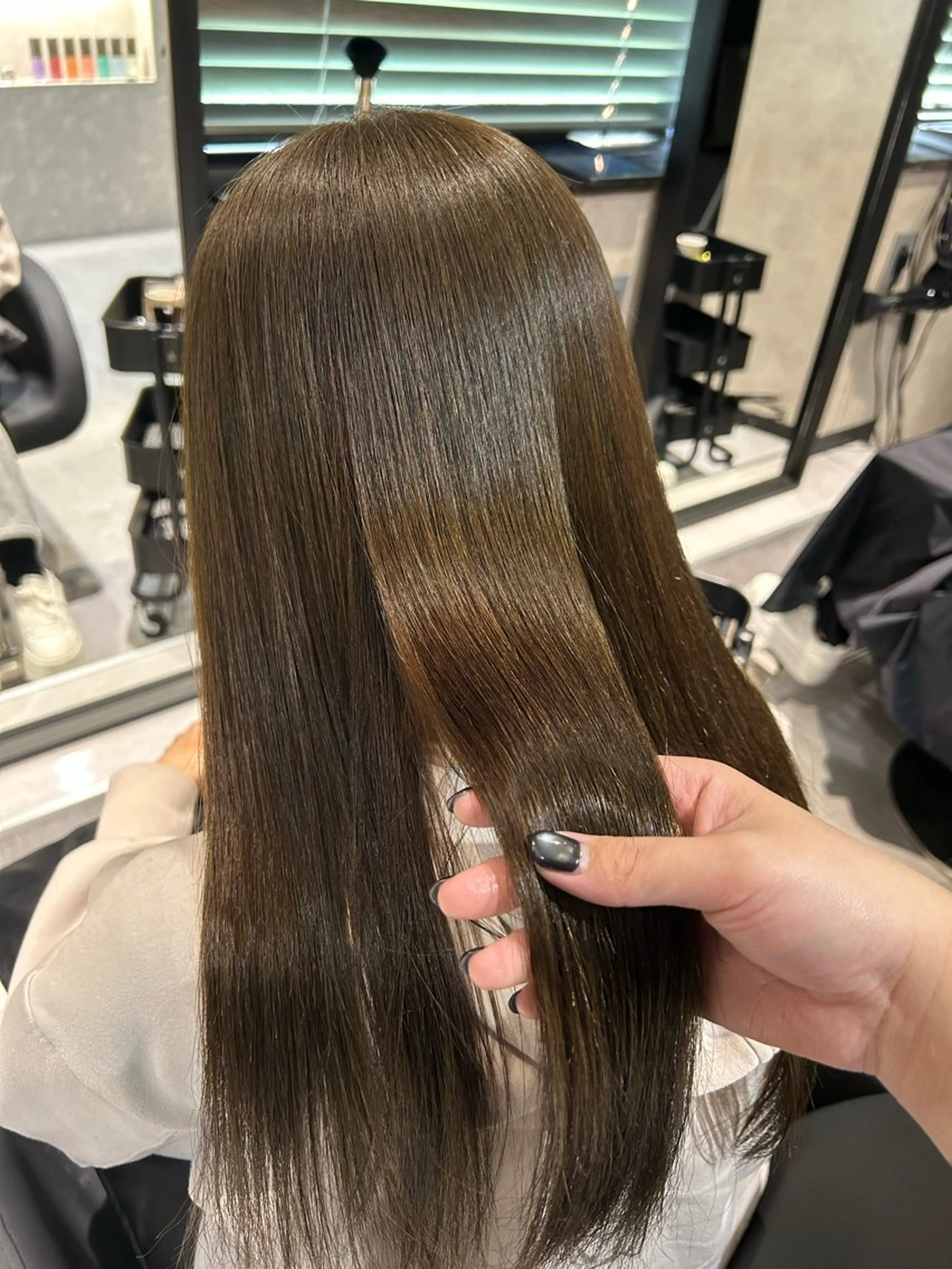 ロング カラー ベージュカラー オリーブベージュ オリーブカラー 髪質改善 《.Xian》リク /透明感カラー/艶髪のヘアスタイル