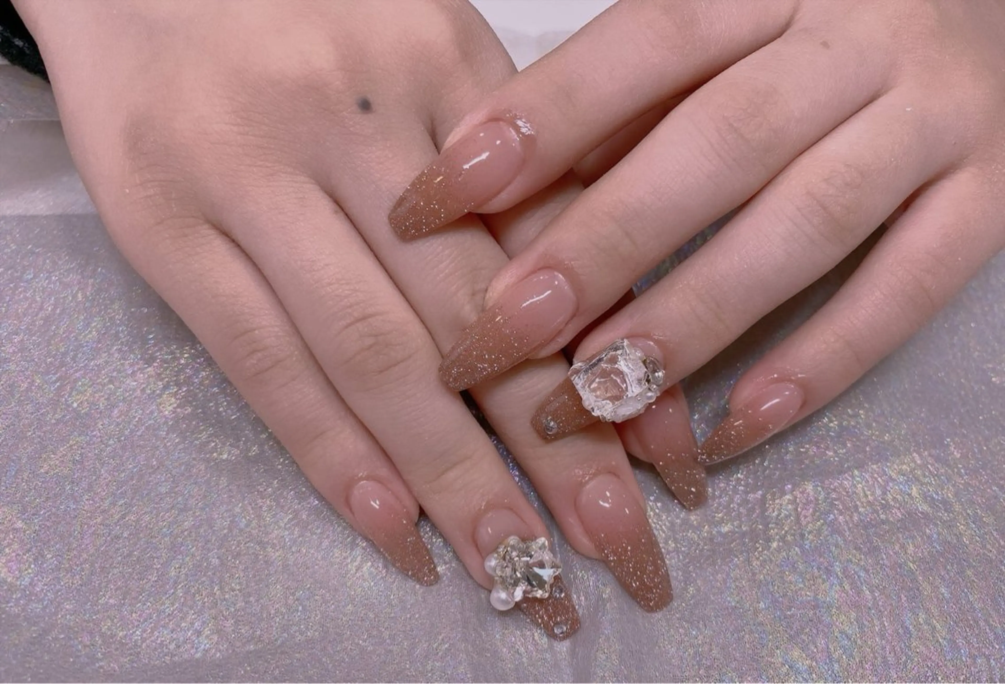 ネイル ブルー チークネイル フレンチネイル ハート ホログラムネイル ハンドネイル 美爪パラジェル導入店 Sunnilyのネイルデザイン