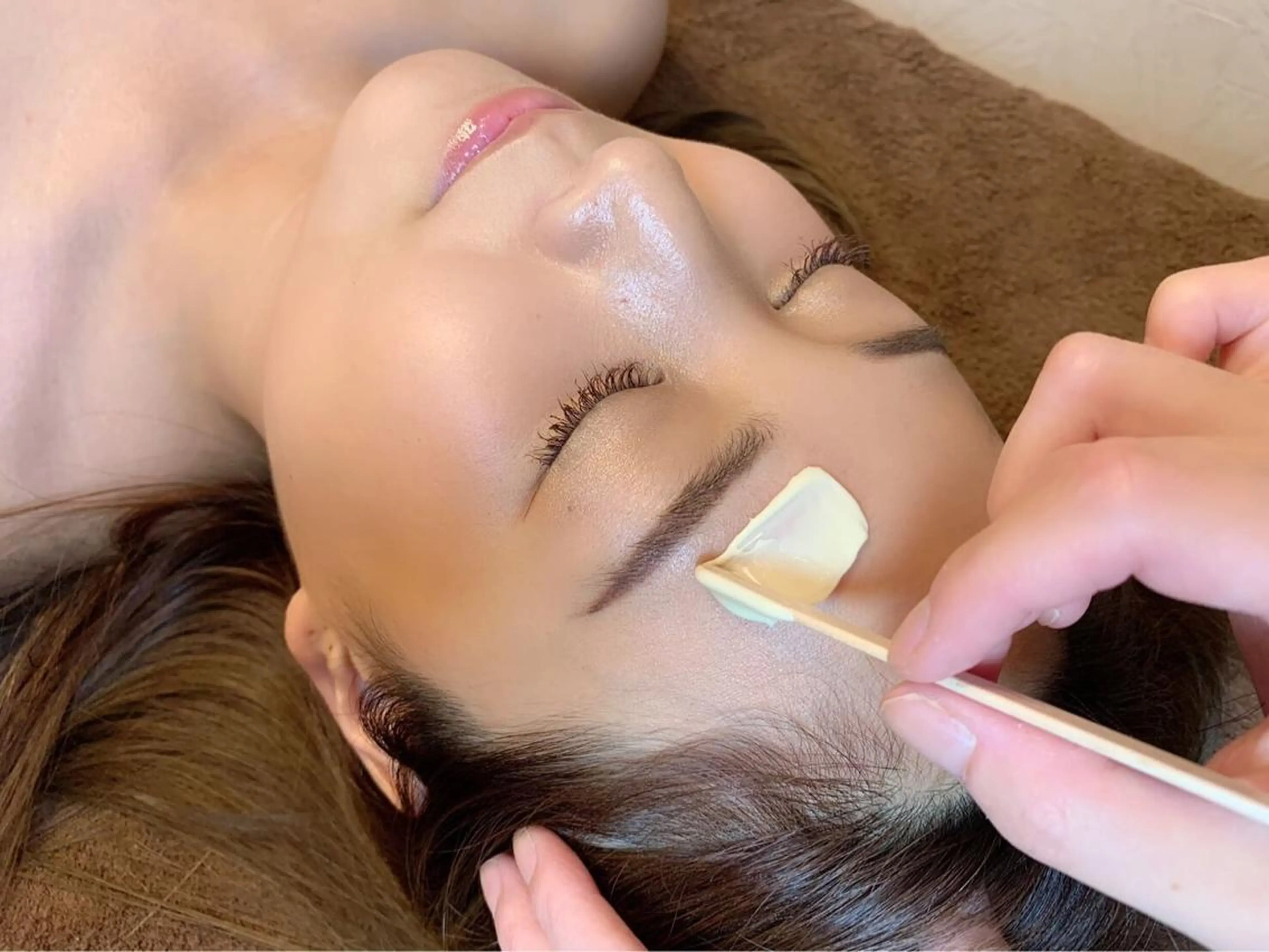 眉毛込みのフェイシャルWax脱毛🌹で美眉美肌に一気に変身しましょ♡♡鎮静パック、アフター眉メイク💄もおこないます❣️の写真