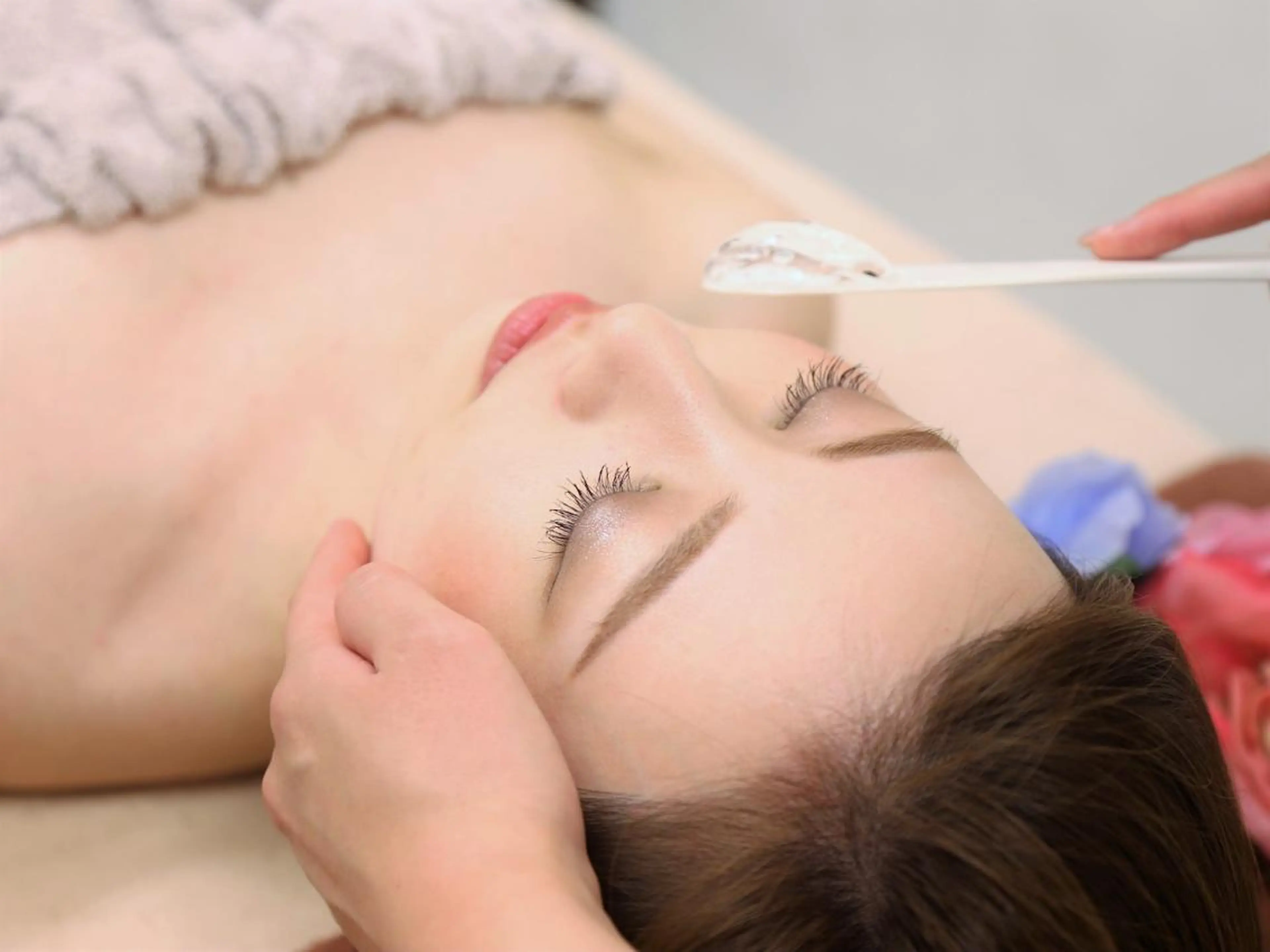 【なんば店限定】お顔脱毛+美容液パック2回￥5500の写真