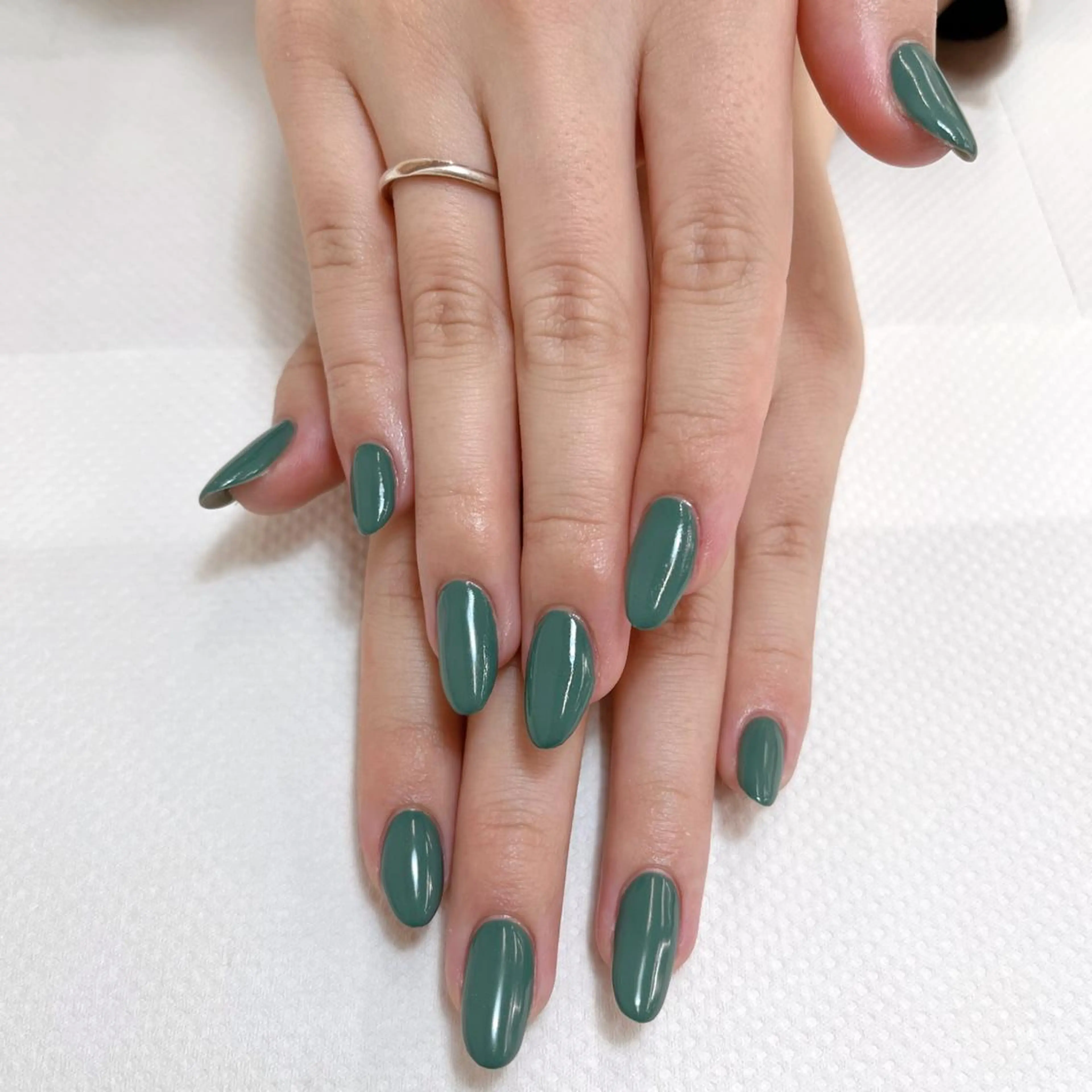 ネイル グリーン ロングネイル ワンカラーネイル ピーコックネイル 【MAXKELLY】 AOYAMAのネイルデザイン