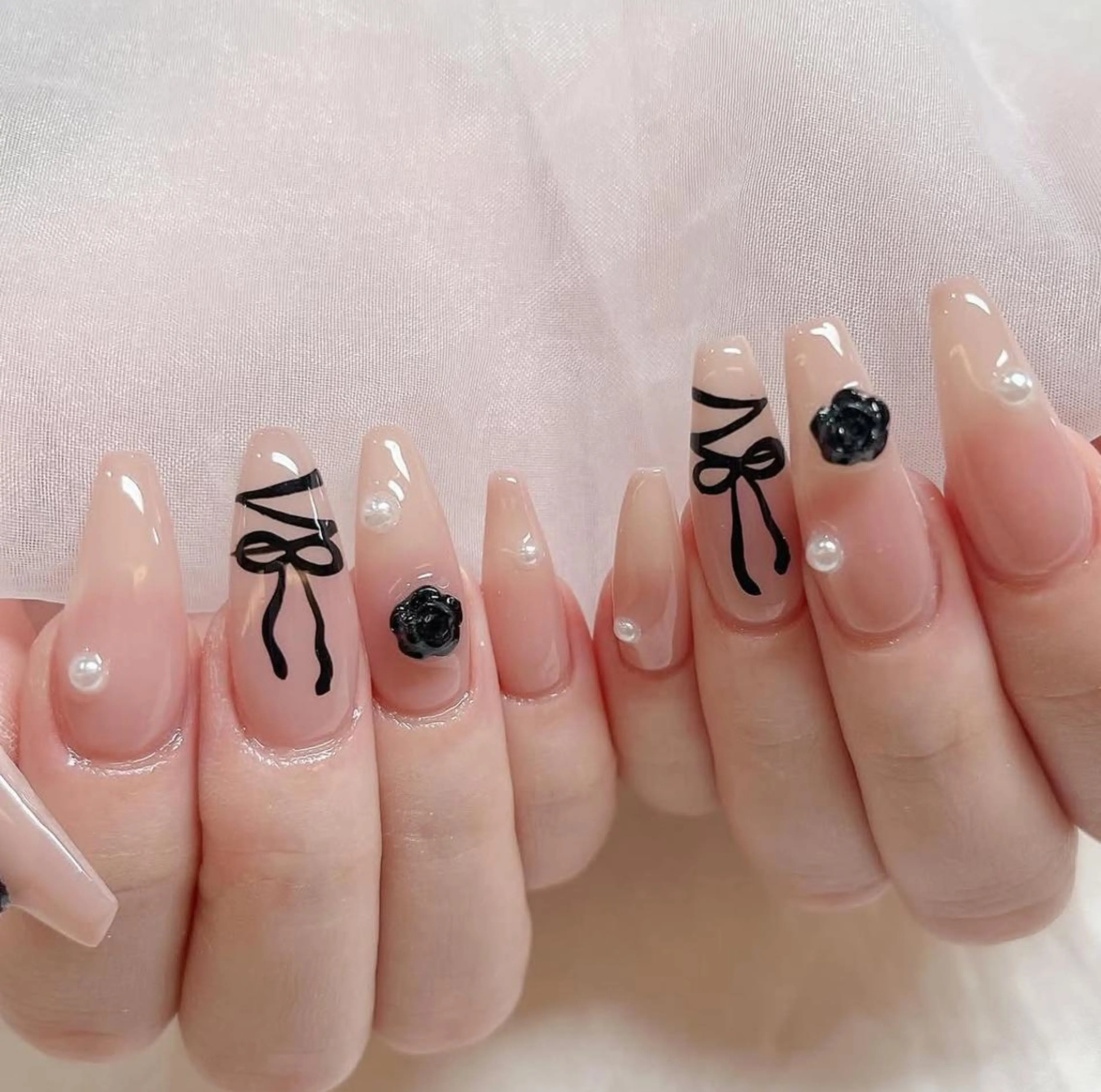 ネイル ハンドネイル フットネイル ハンドケア RAFFINE 月🦋🩵のネイルデザイン