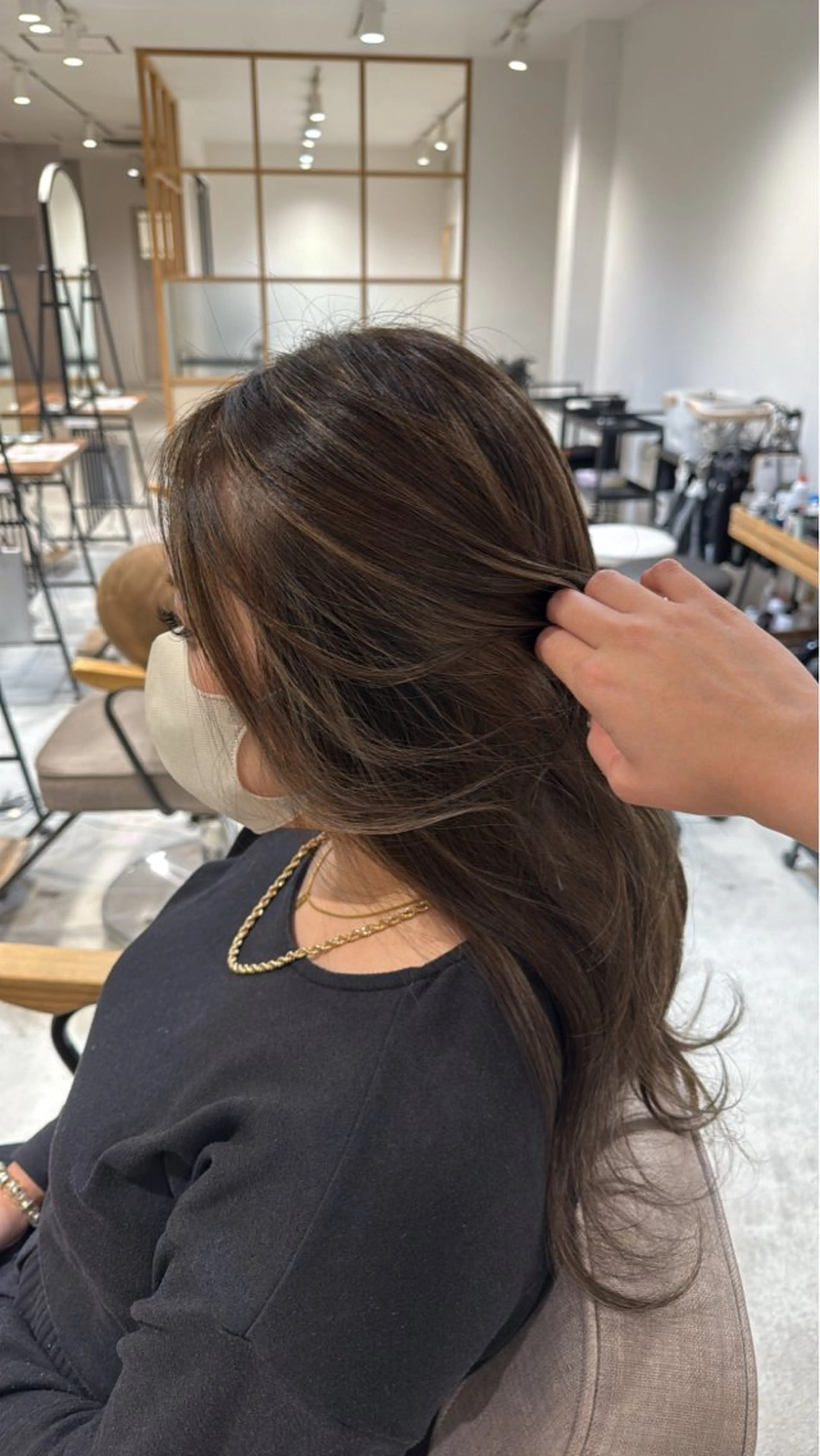 ロング カラー ハイライトカラー ハイライト 阿部 美羽のヘアスタイル