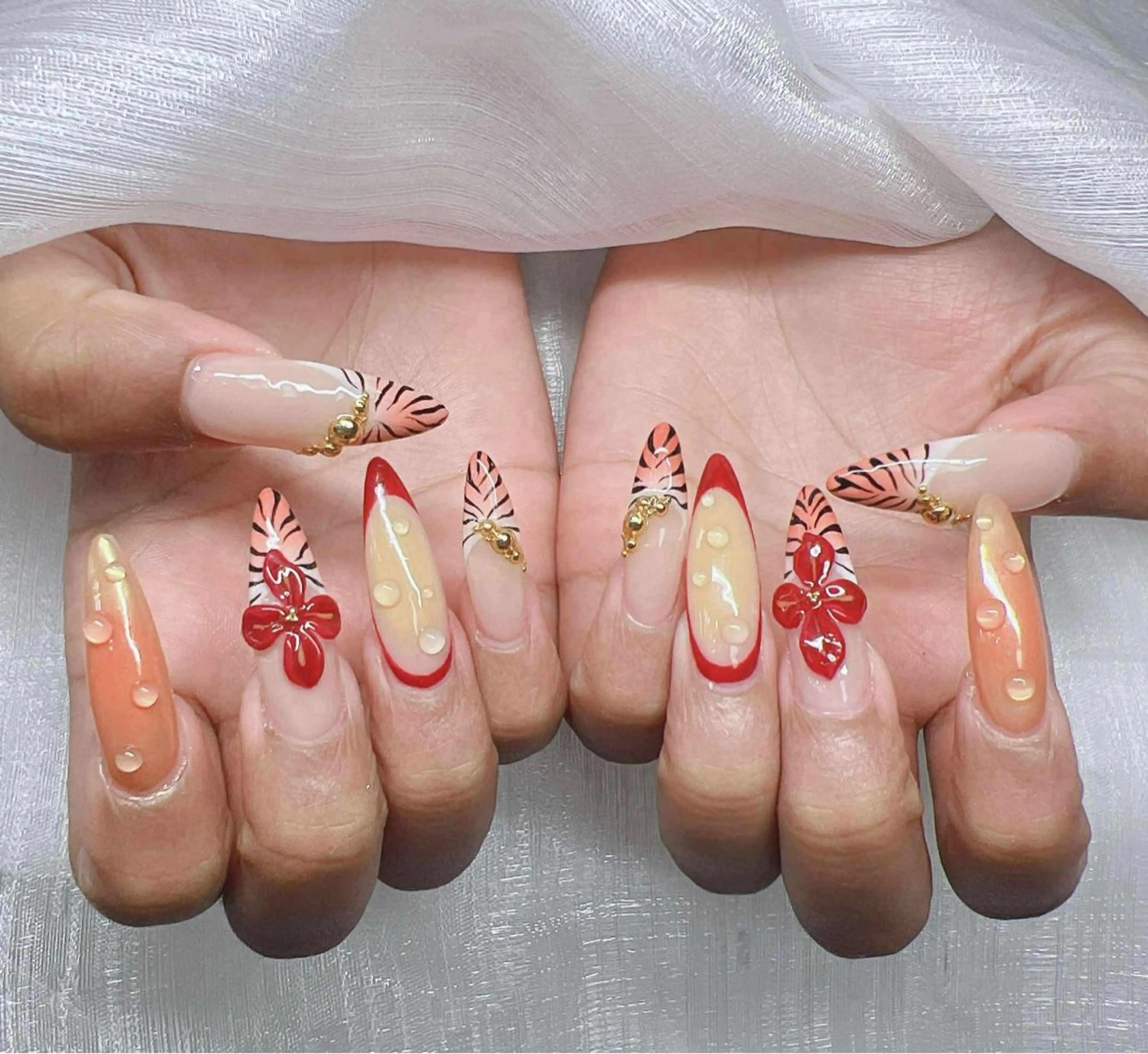 ネイル 長さ出し グラデーション キラキラネイル マグネットネイル ニュアンスネイル ハンドネイル Lee Nailsのネイルデザイン