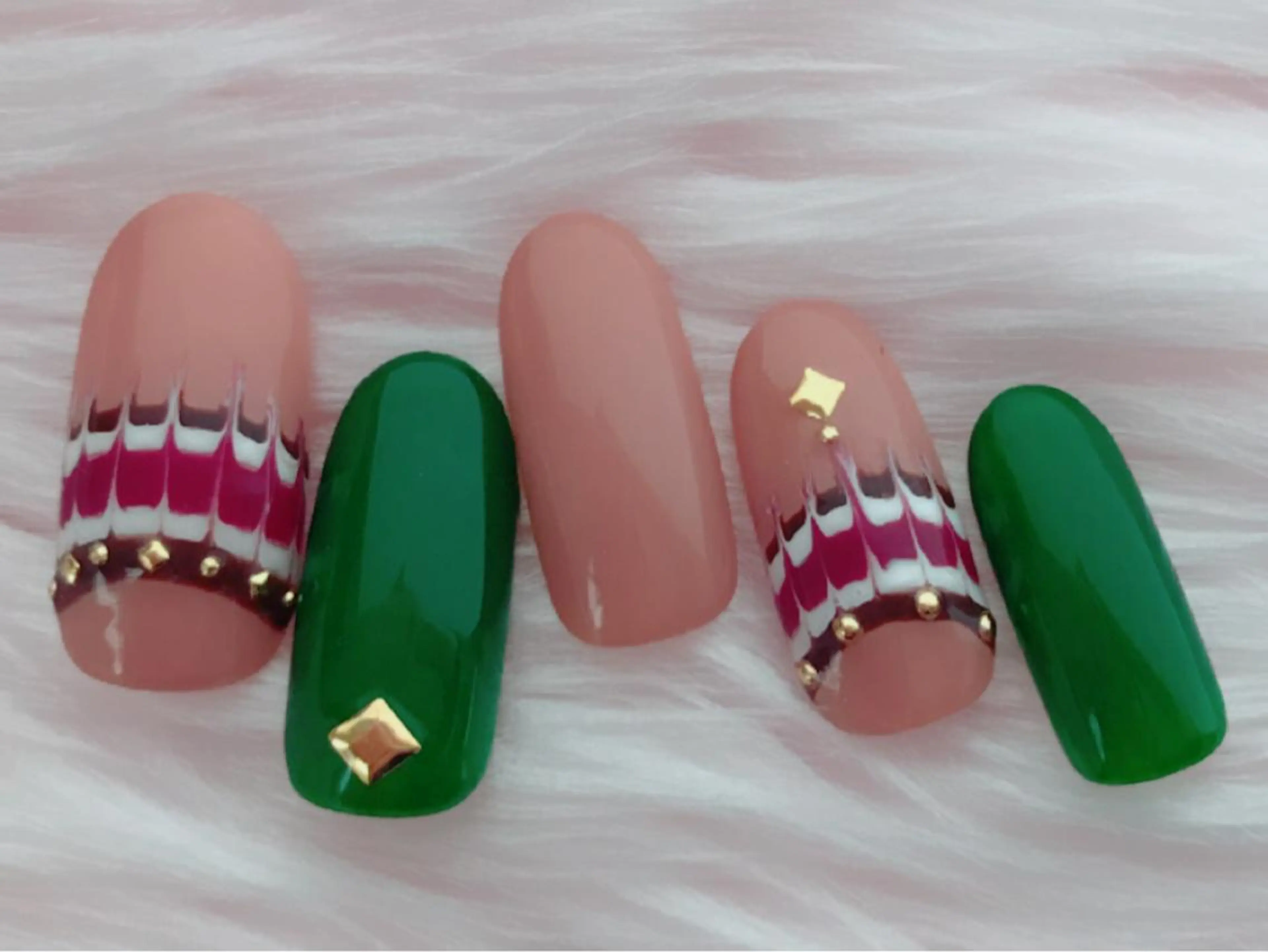 ネイル ストーンネイル Verest 西荻窪のネイルデザイン