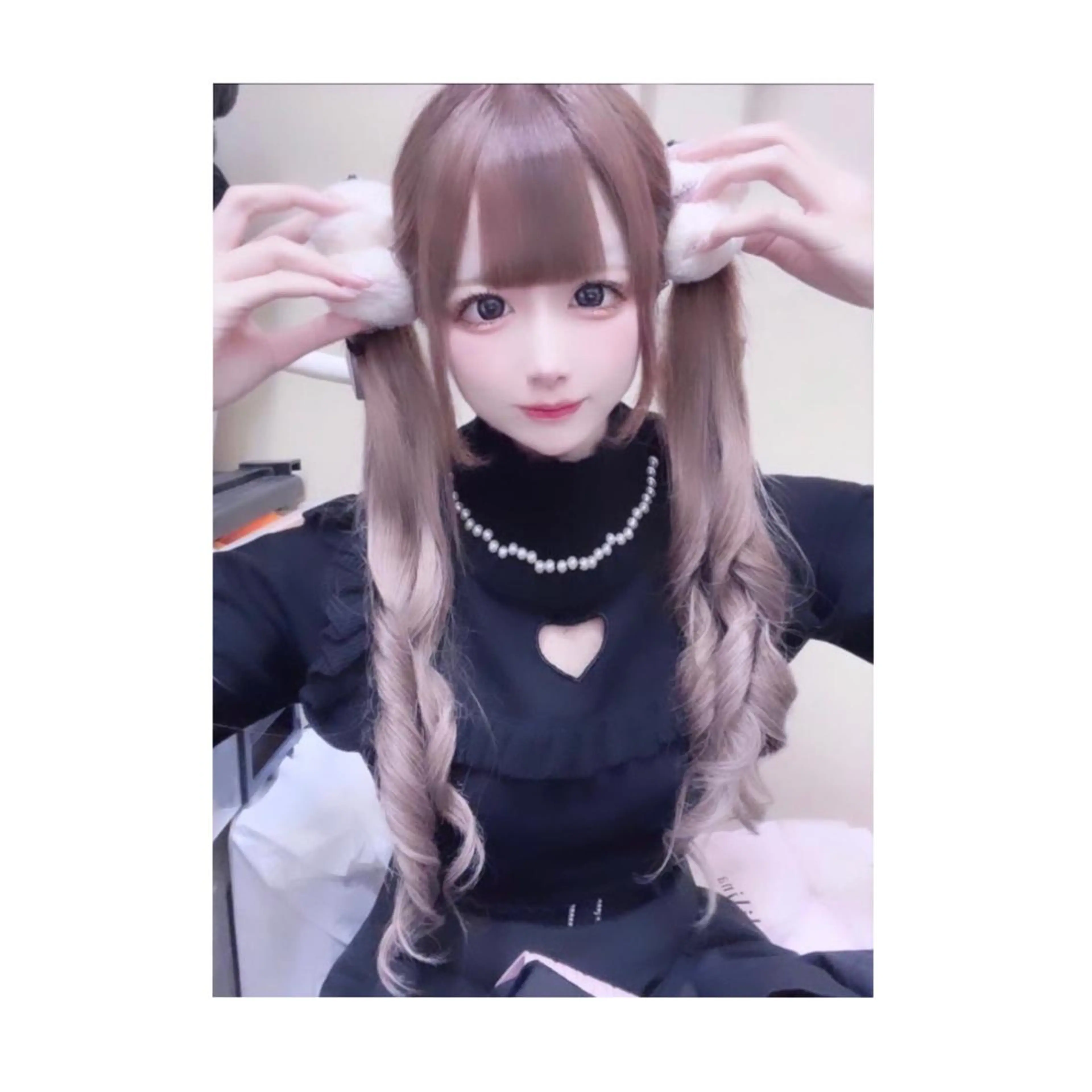 ロング ヘアカラー エクステ 韓国ヘア×ハイトーン AYA💫のヘアスタイル