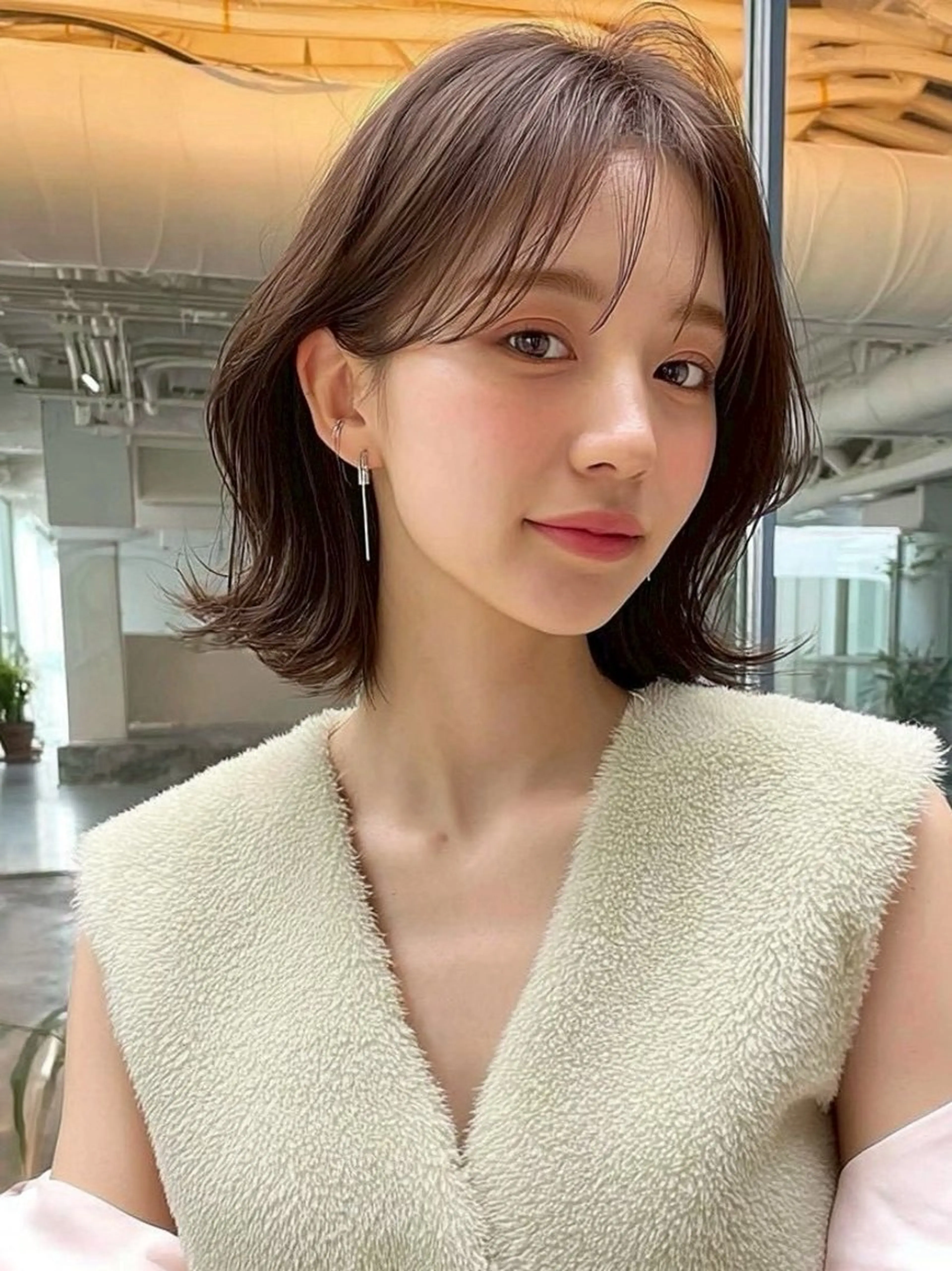 ミディアム カット ヘアカラー 越川 友美子のヘアスタイル