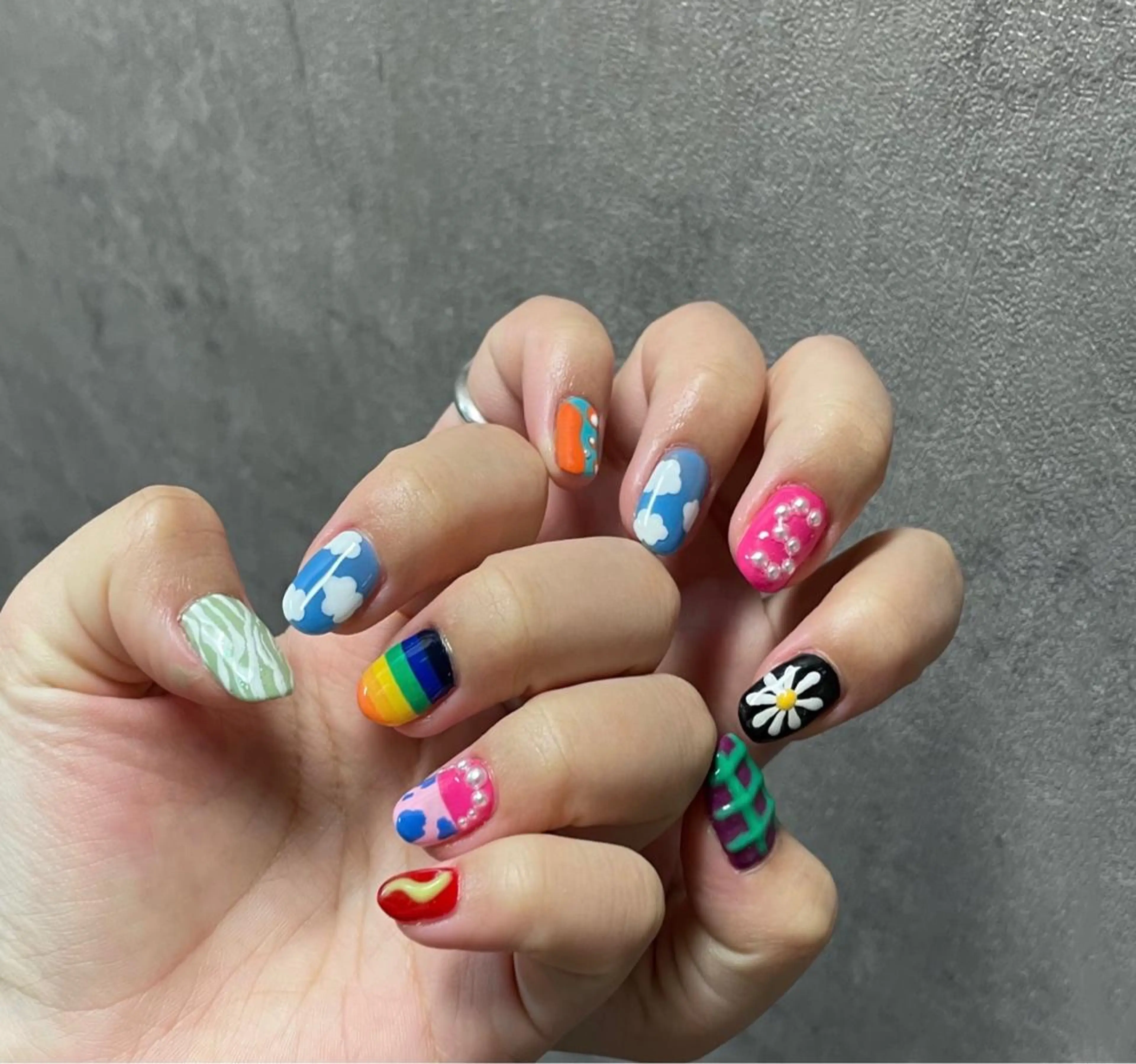 ショート ネイル nailstudio eviz新宿店のネイルデザイン