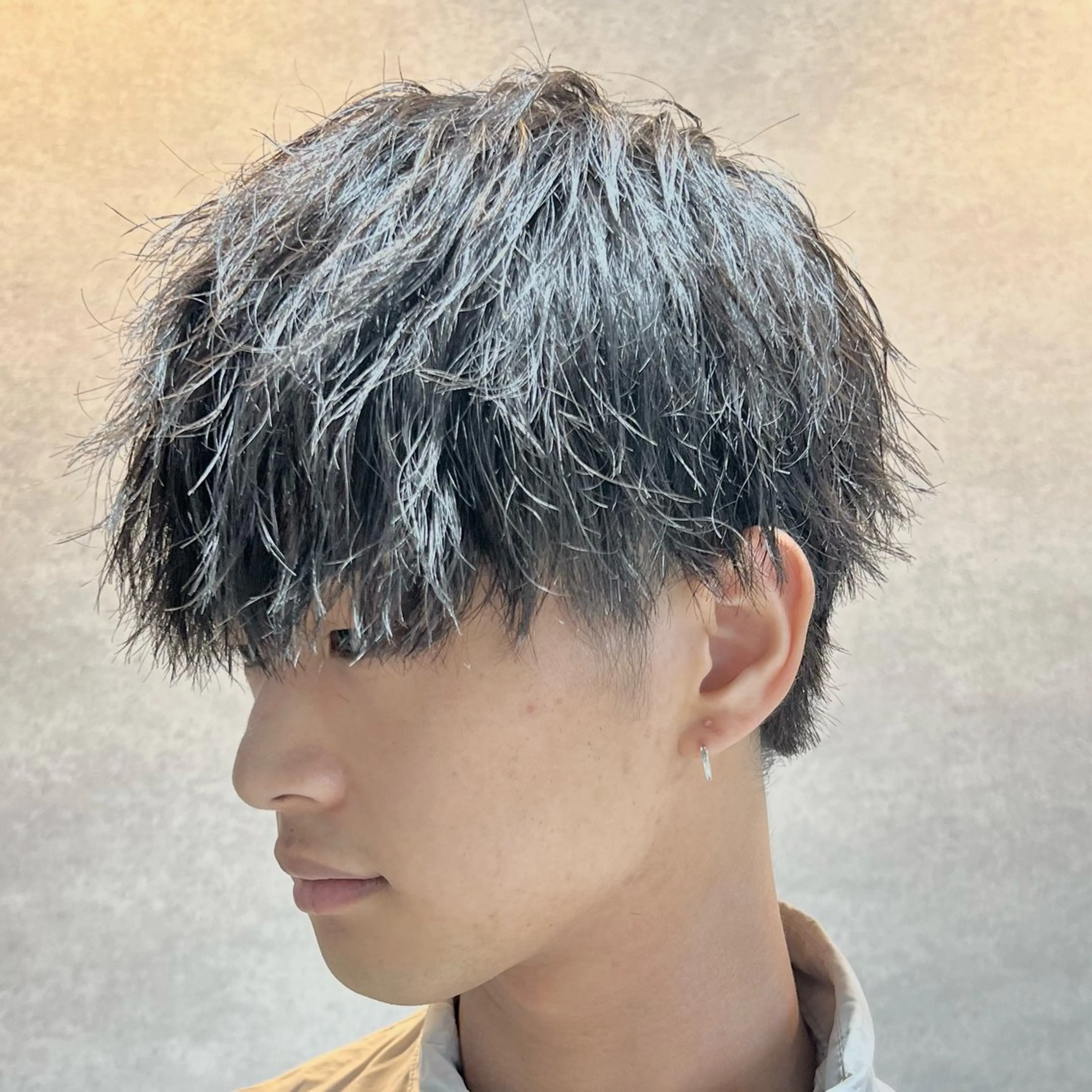 ショート カラー パーマ ヘアアレンジ メンズ センターパート メンズハイライト メンズメッシュ マッシュ メンズパーマ 仕上がり満足度No. 1🔥BLUCK🔥のヘアスタイル