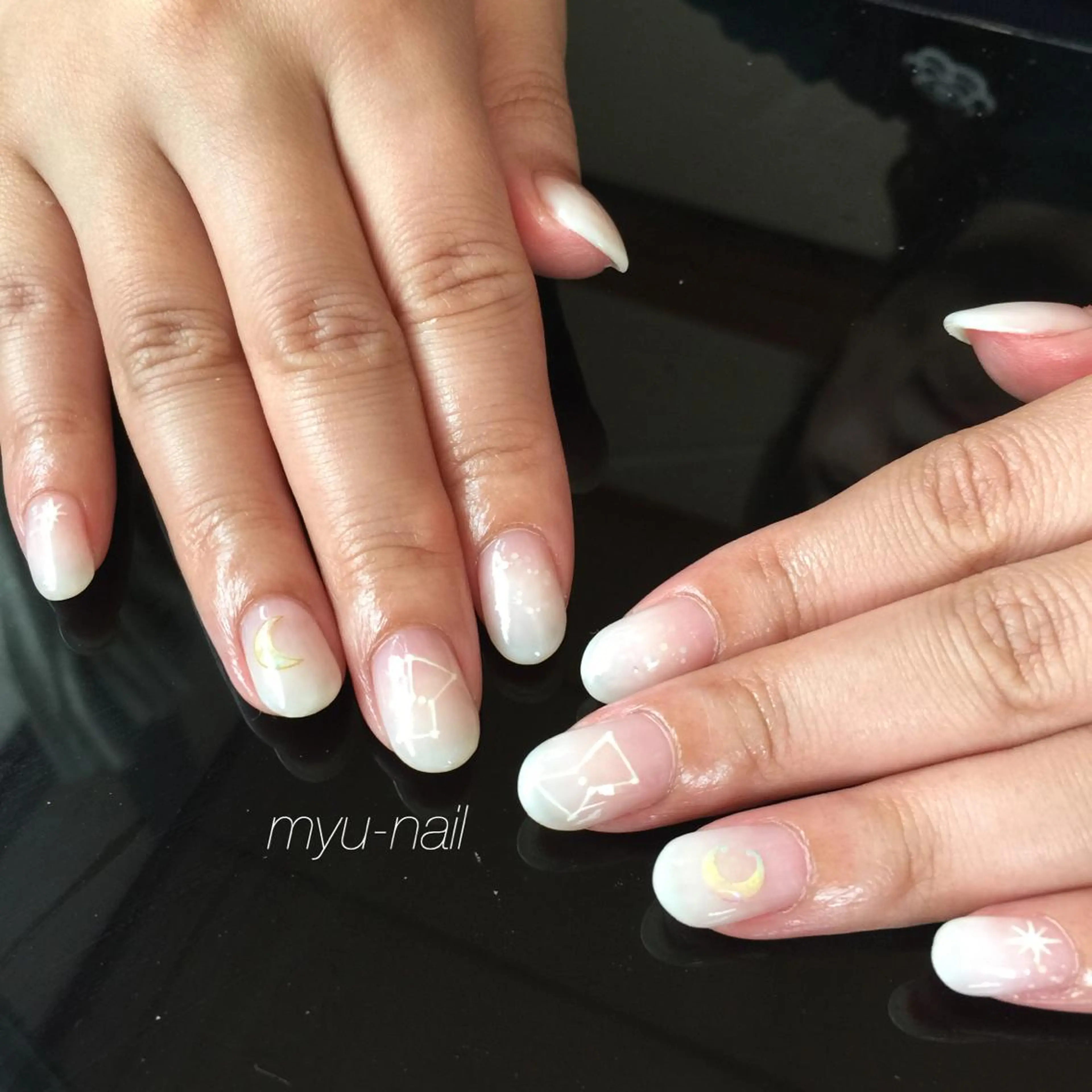 ネイル アートネイル グラデーション ホームサロン myu-nailのネイルデザイン