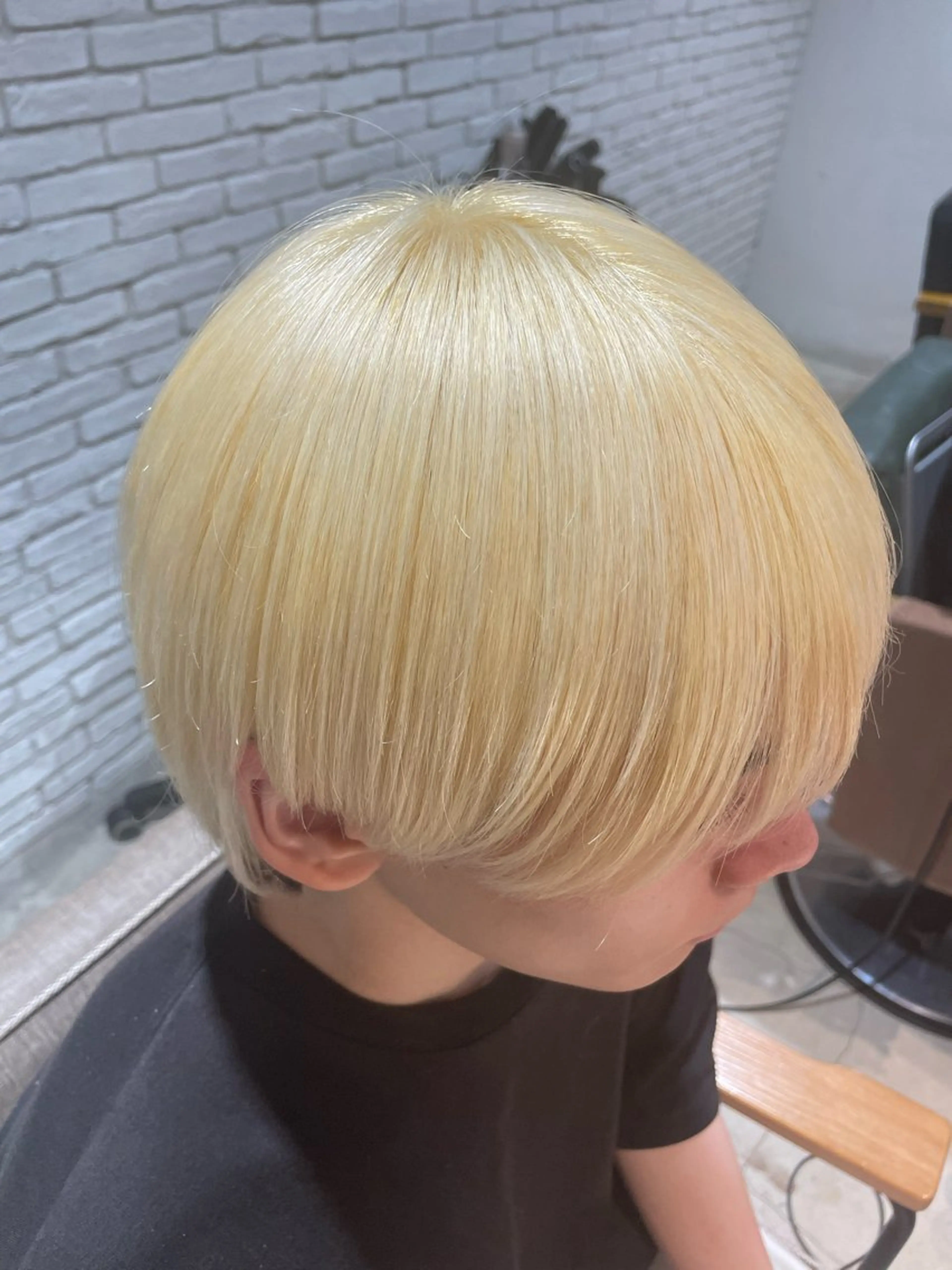 カラー メンズ emu 新宿所属・ケイト🌙 ブリーチカラーのヘアスタイル