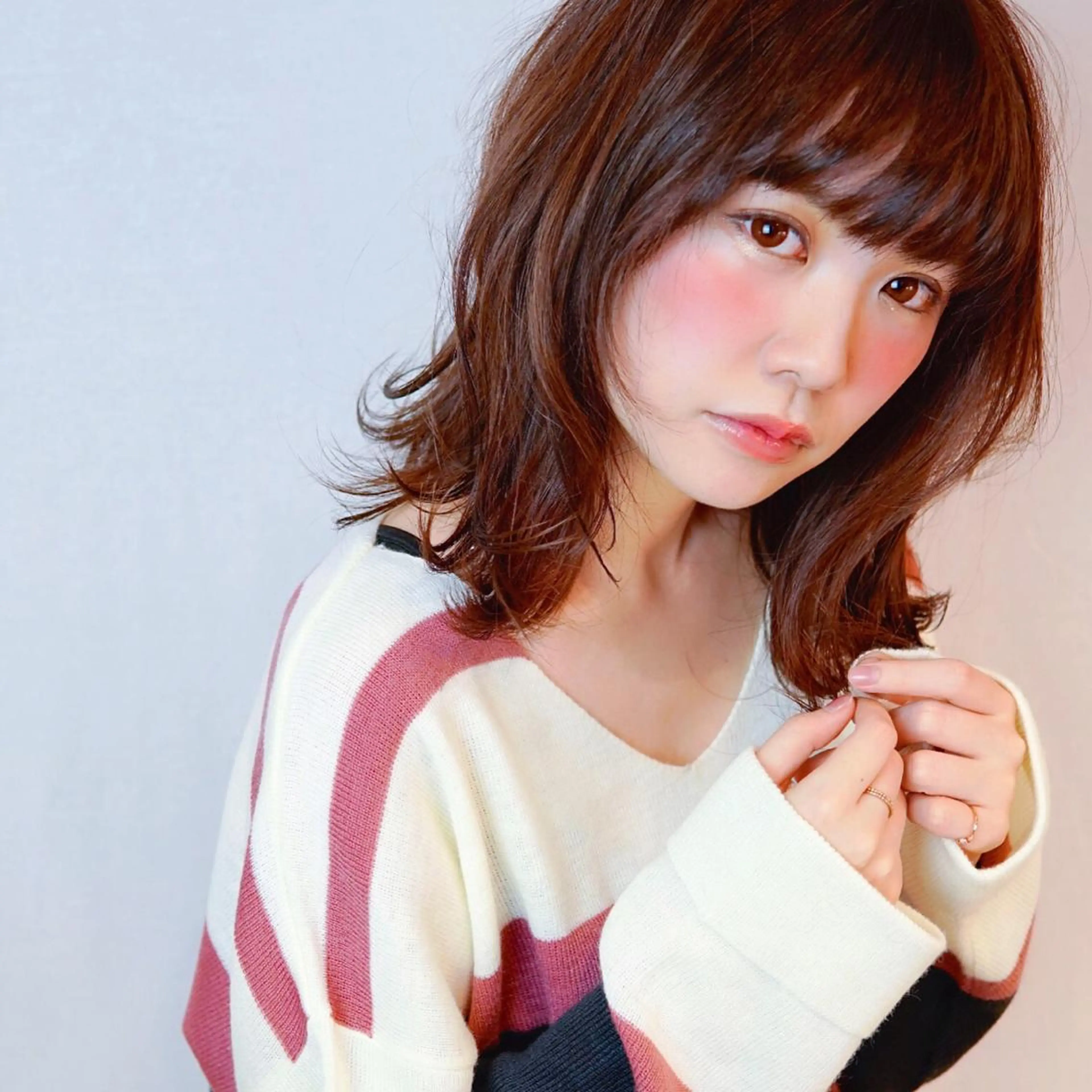 ミディアム セミロング カラー ピンクカラー 外ハネヘア 髪質改善、エクステ 山口卓哉のヘアスタイル