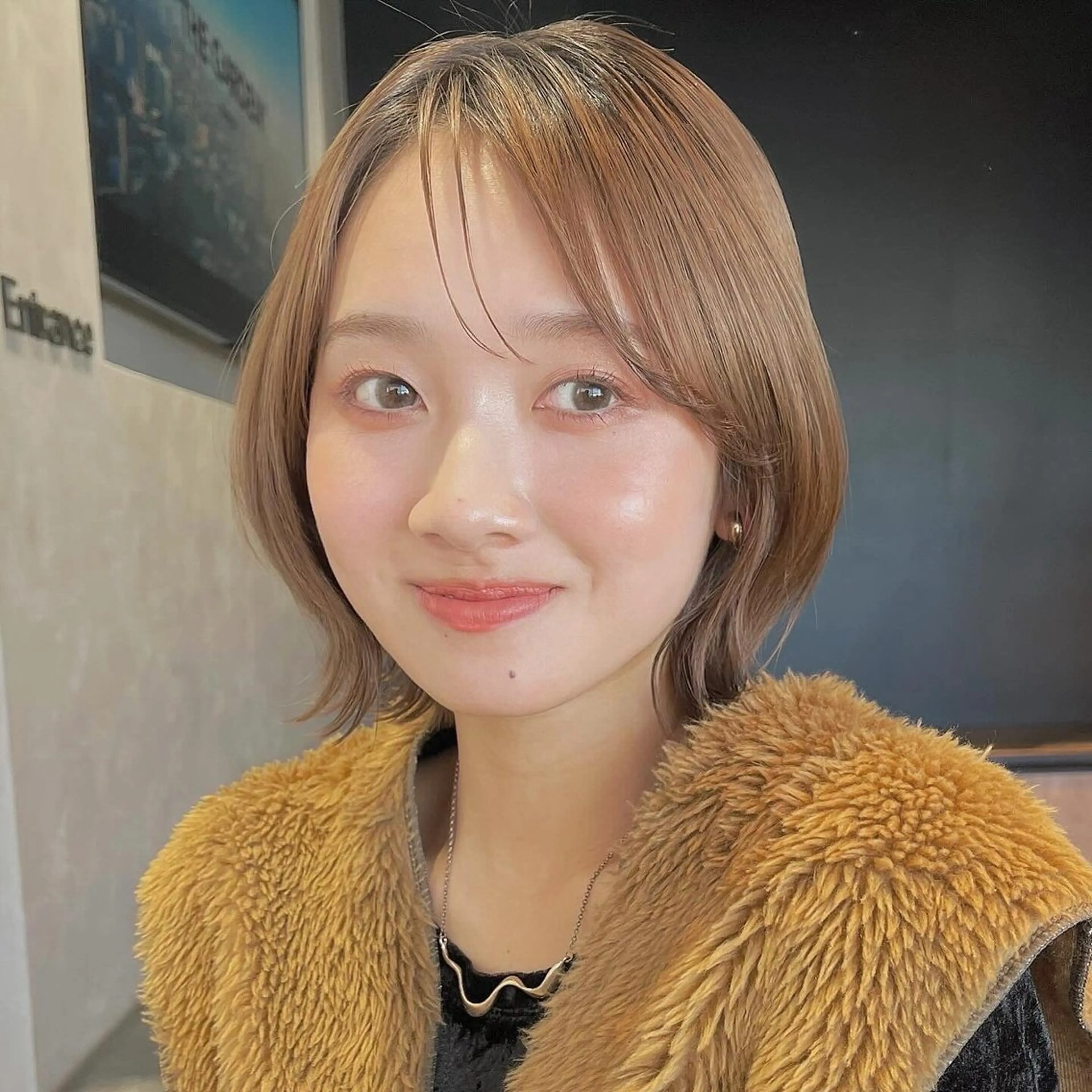 ミディアム カラー ヘアアレンジ ベージュカラー ハイトーンカラー ハイトーンベージュ ボブ くびれヘア 🌱ボブ/レイヤー/ ベージュ/あやみ✨のヘアスタイル