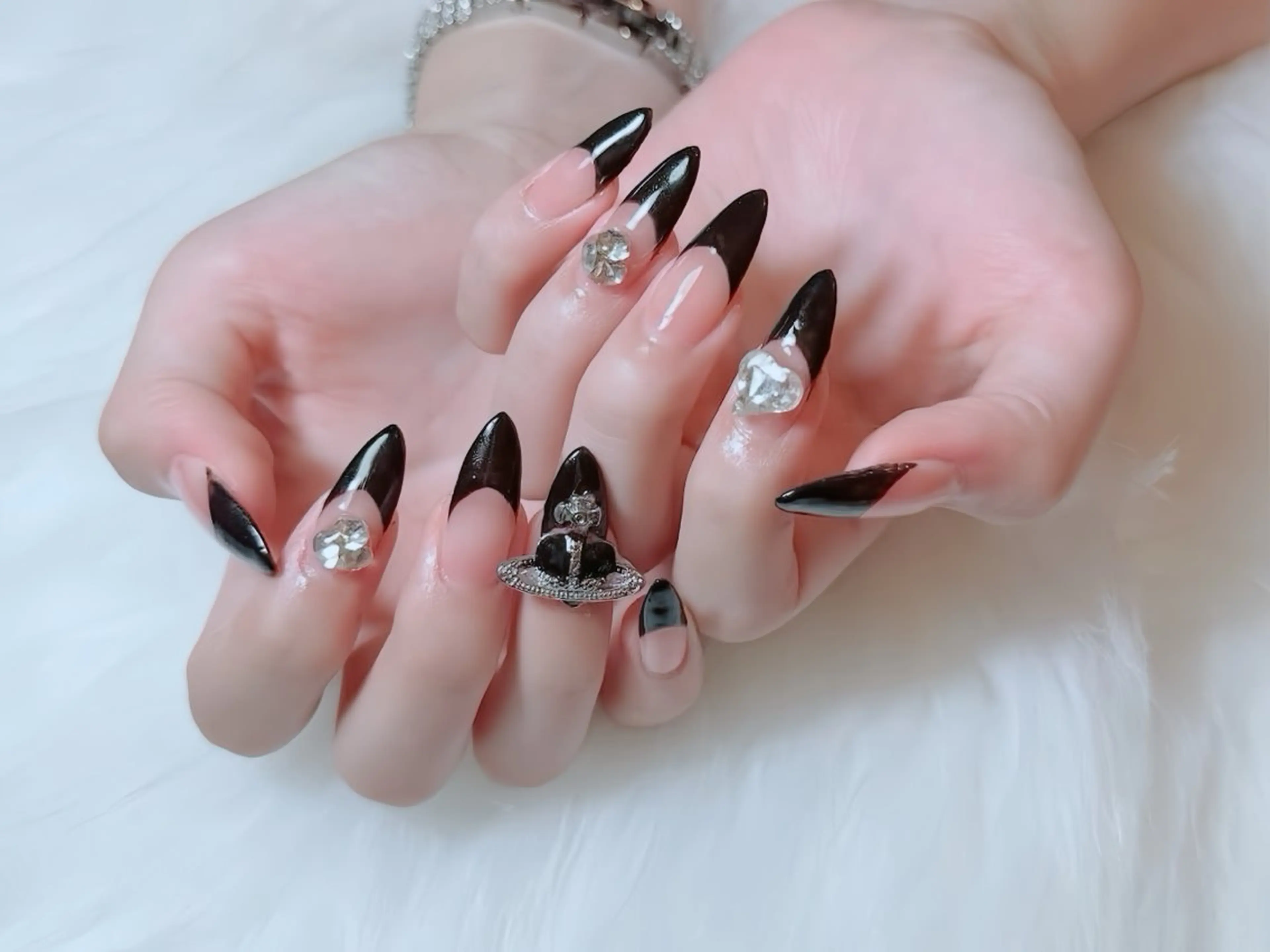 ネイル チークネイル フレンチネイル ガラスフレンチ グラデーション キラキラネイル ハンドネイル Rin Nail 新大久保店のネイルデザイン