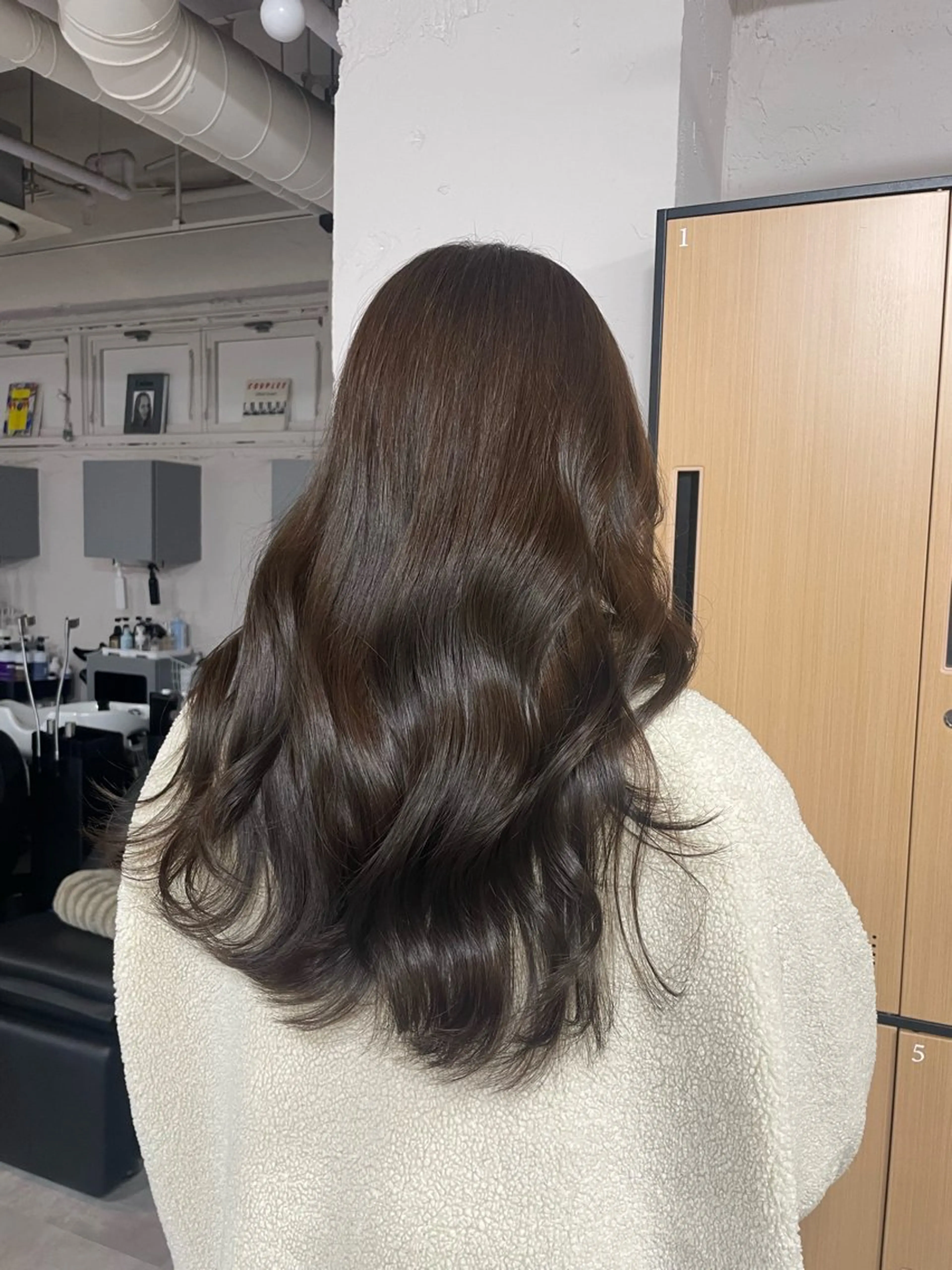 セミロング カット ヘアカラー tokute 中野真咲🐺のヘアスタイル