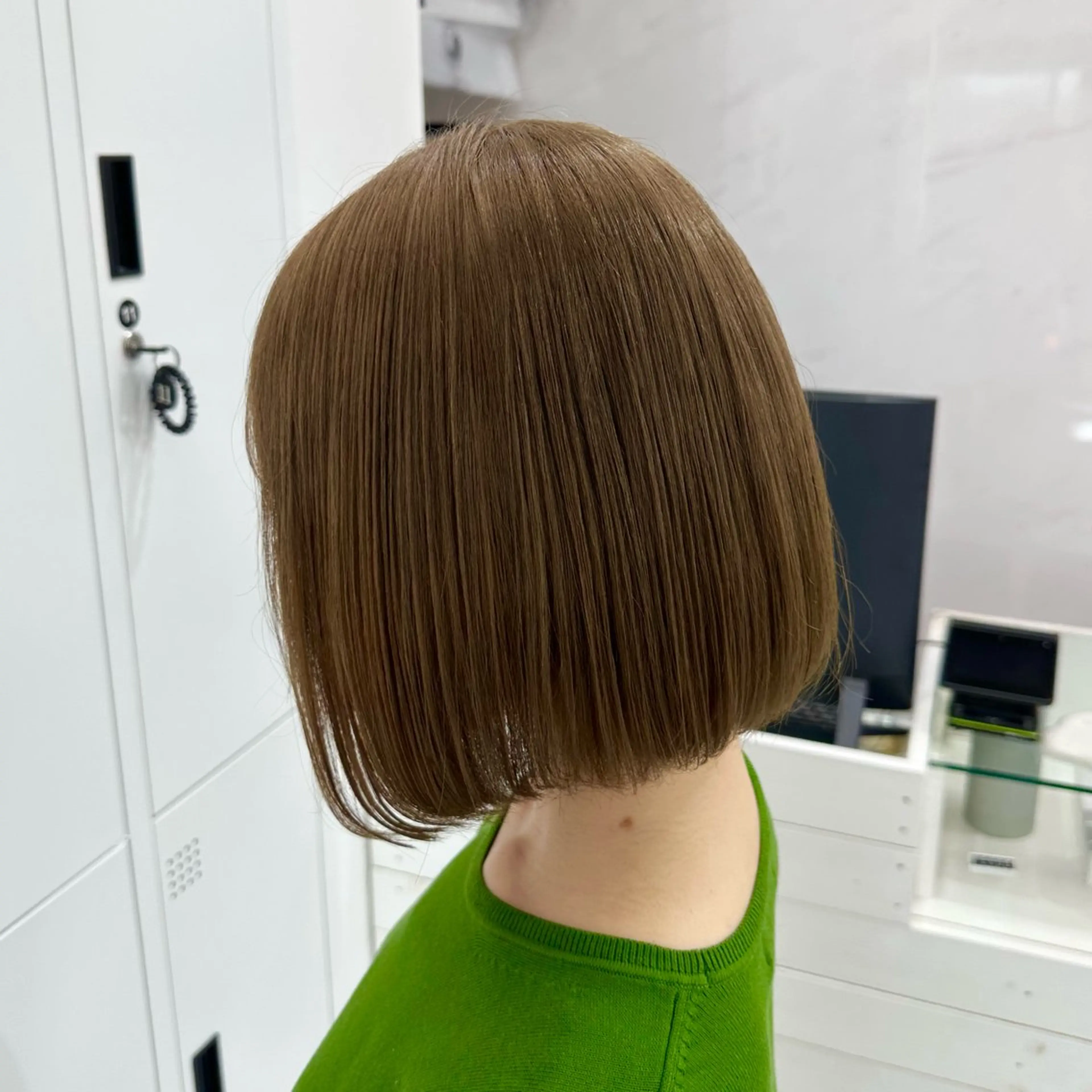 カラー ベージュカラー ヘーゼル ヘアカラー トリートメント 💎艶々ハイトーン MOE💍🤍のヘアスタイル