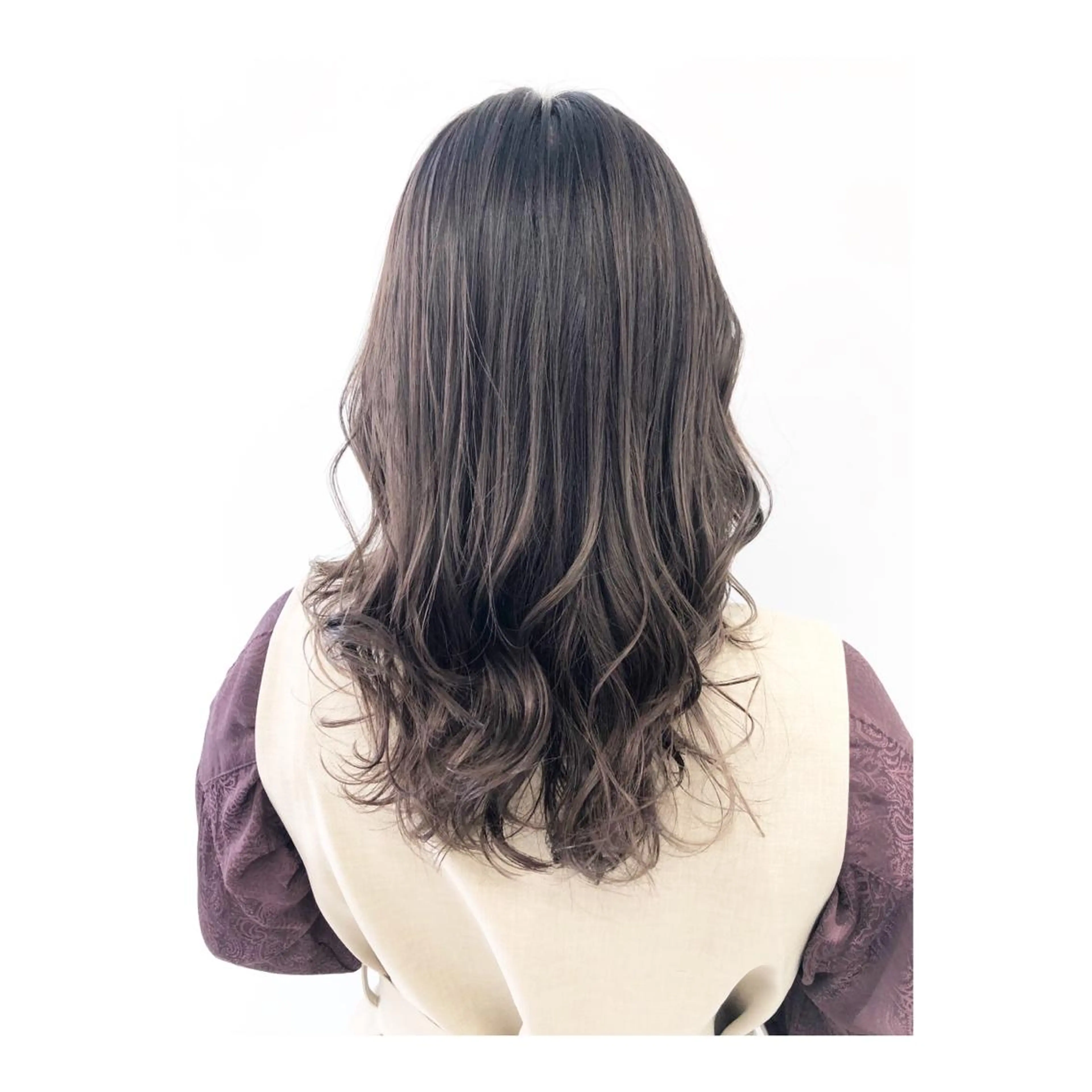 セミロング ヘアカラー あらい なつみのヘアスタイル