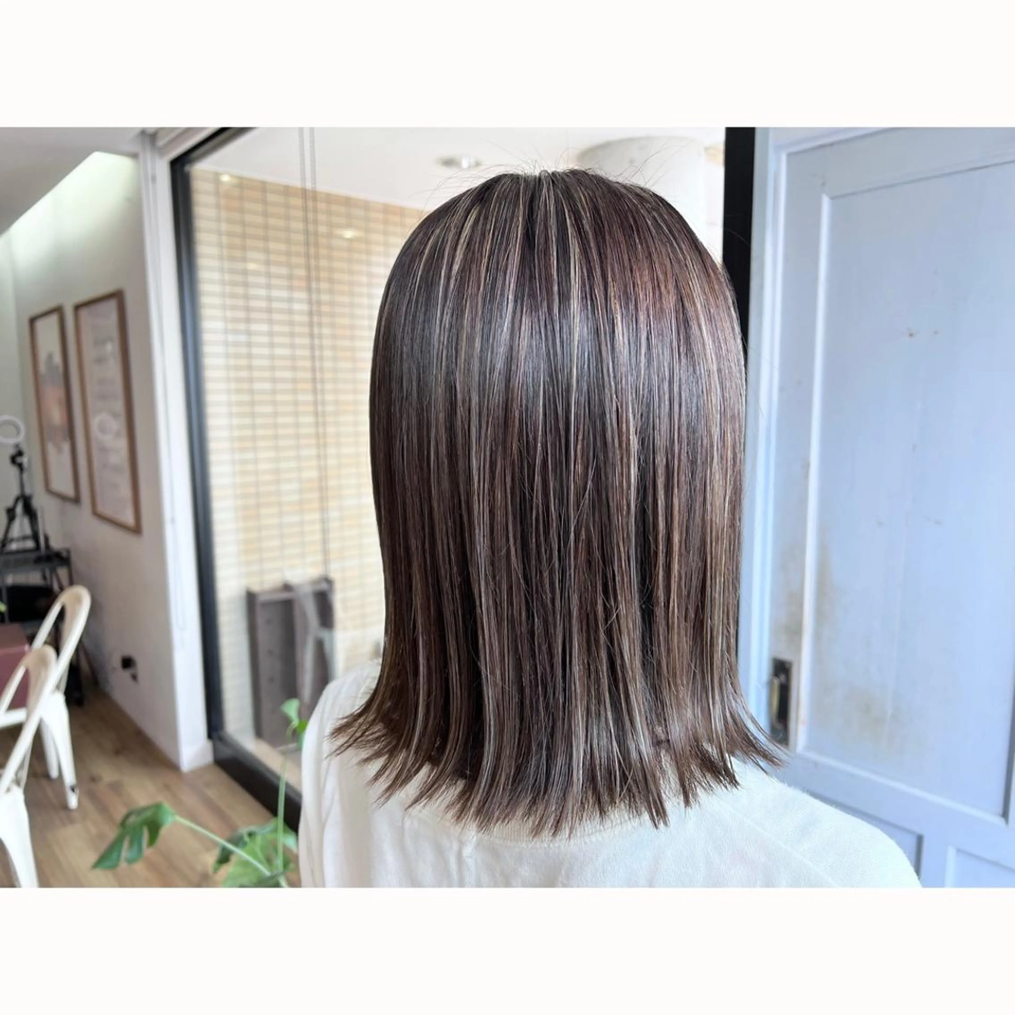 ミディアム カラー グレージュ ハイライトカラー ハイライト ヘアカラー トリートメント ツキダテ ユイのヘアスタイル