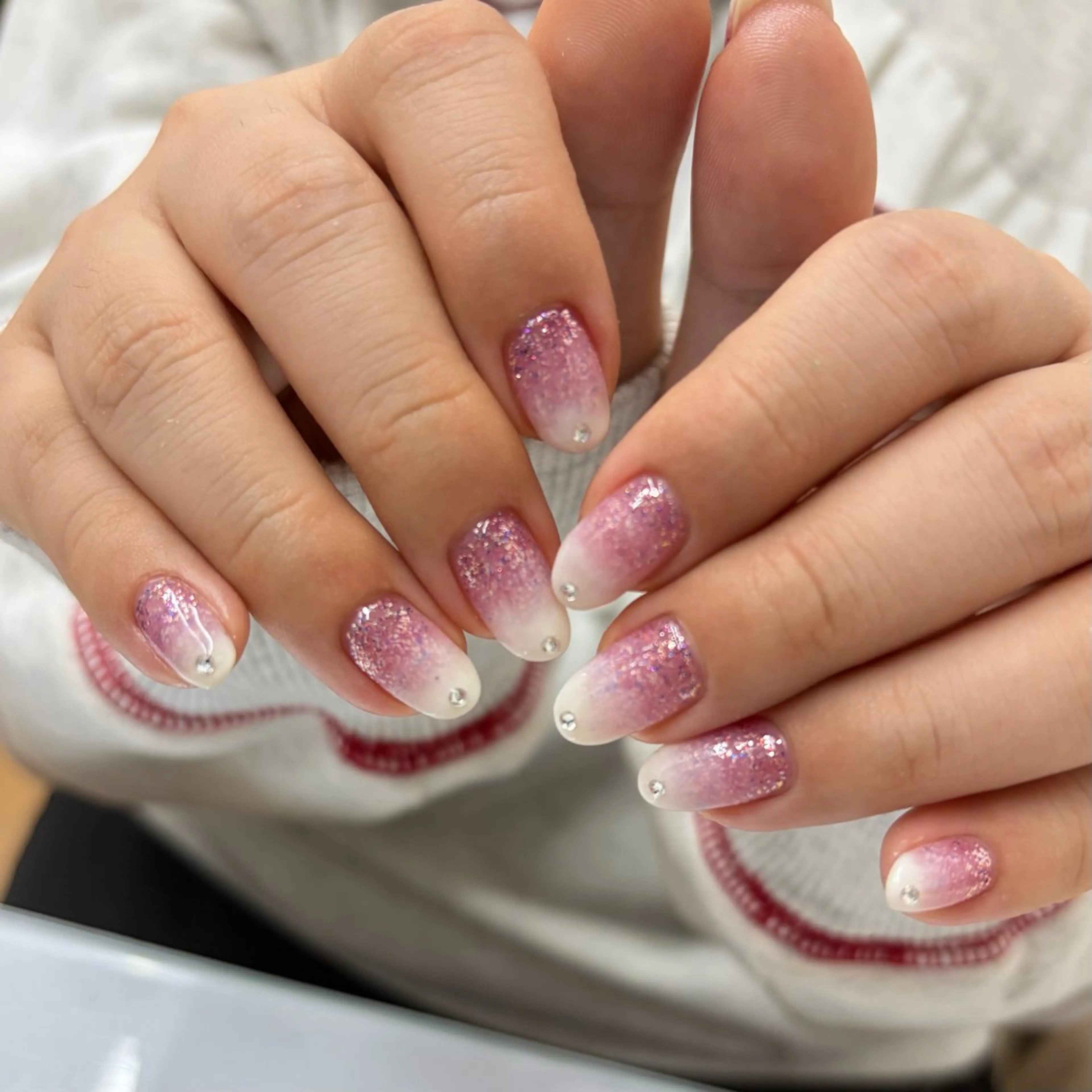 ネイル グラデーション ラメ(グリッター) ピンク ハンドネイル Nail Sant Esperanza by SALON DE やす所属・Sant Esperanzaのネイルデザイン
