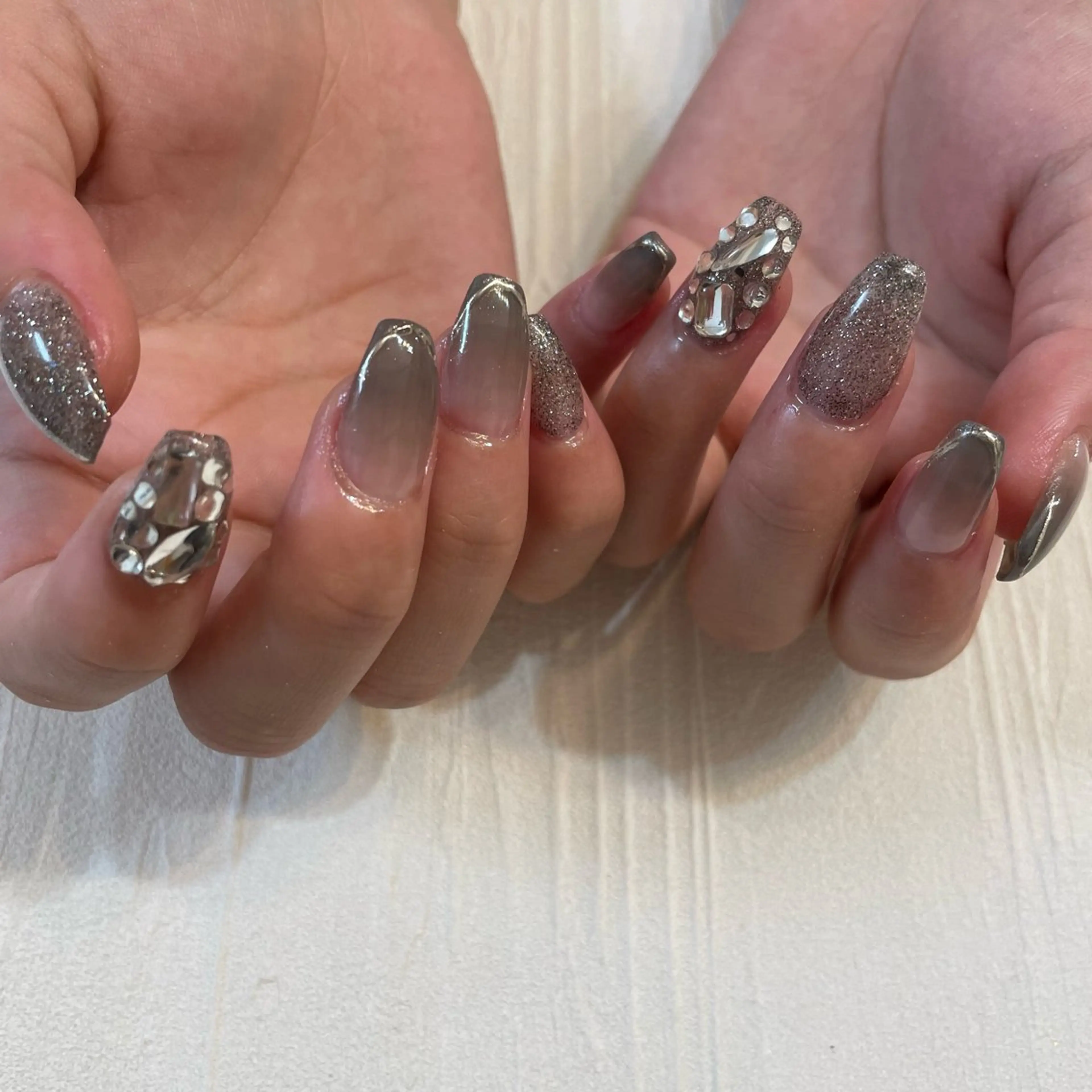 ネイル ハンドネイル カメレオン京橋🌻 草葉由佳のネイルデザイン