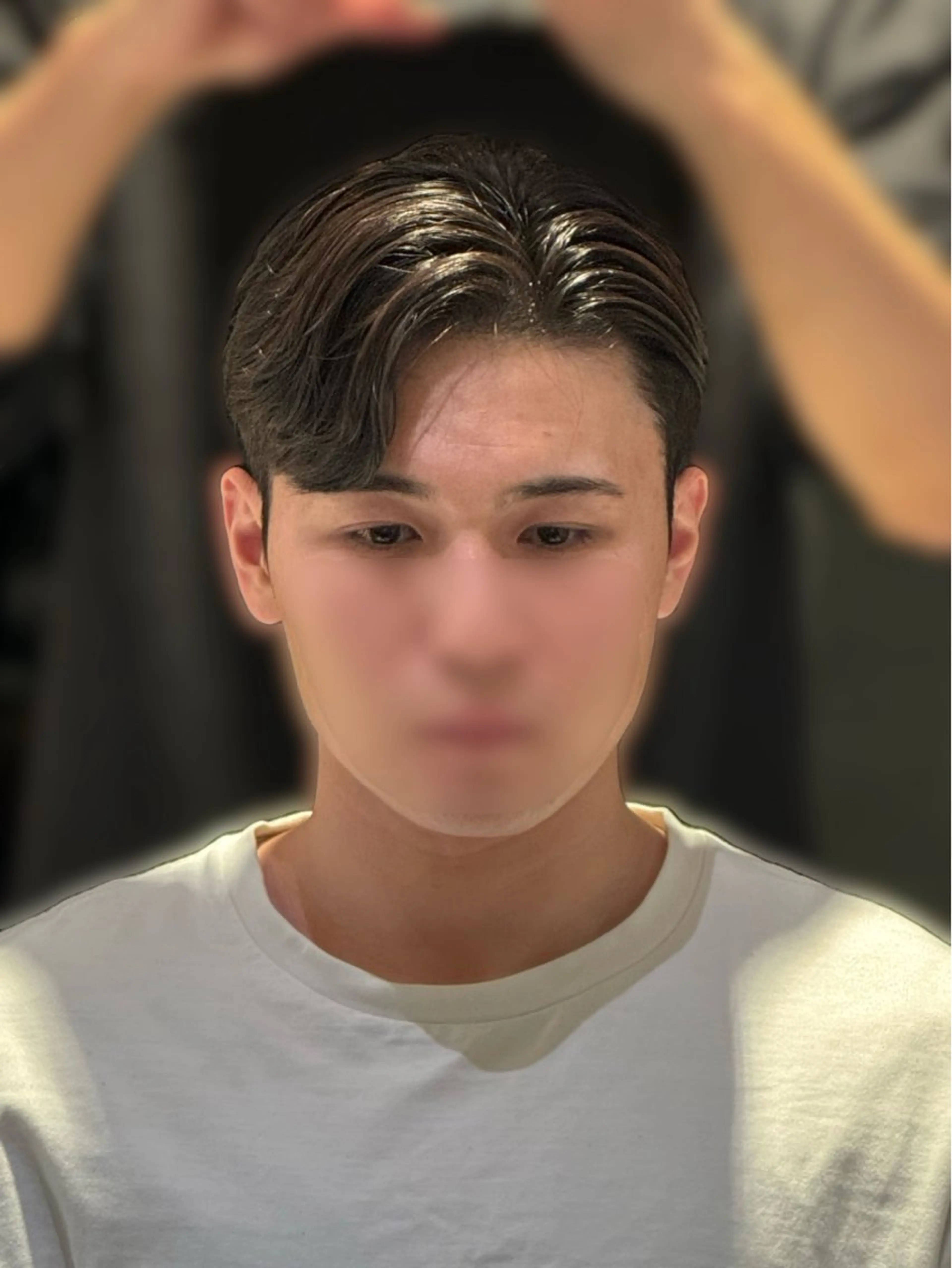 ショート パーマ メンズ センターパート コンマヘア ダウンパーマ カルマパーマ メンズ韓国風 YUKI🇰🇷 カルマ／ダウンパーマのヘアスタイル