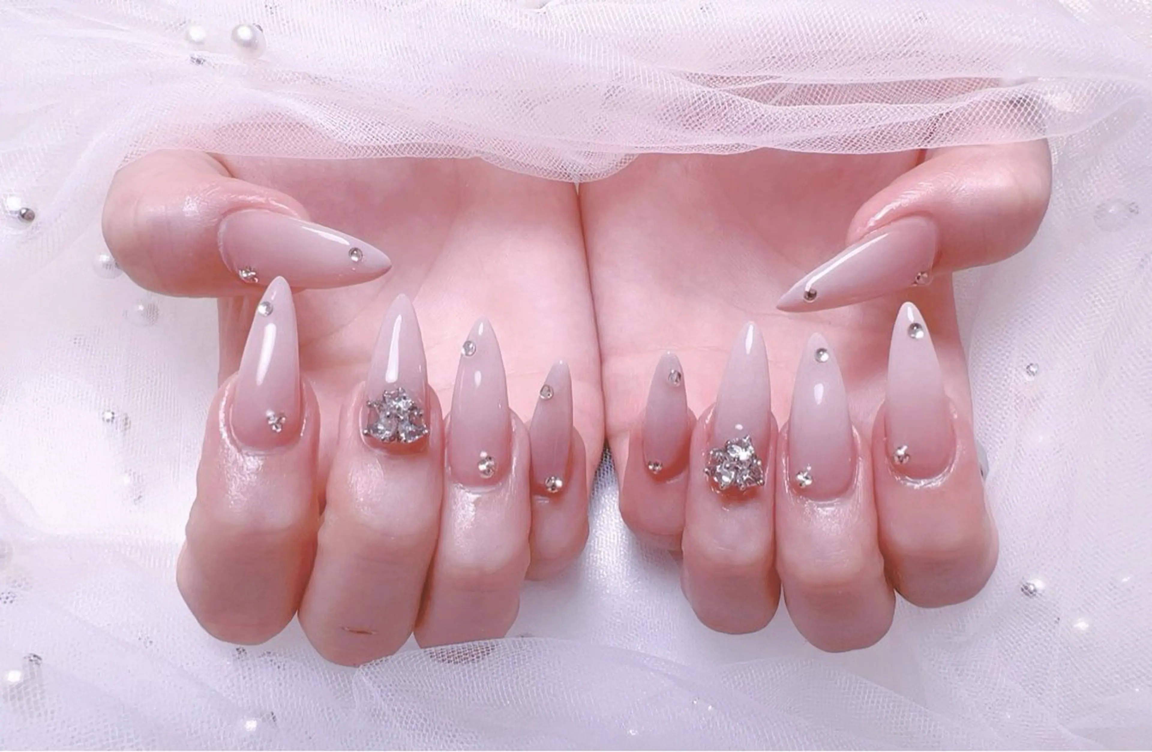 限定金額、チップ長さだし込み➕韓国ネイル2本➕20粒ラインストーンの写真