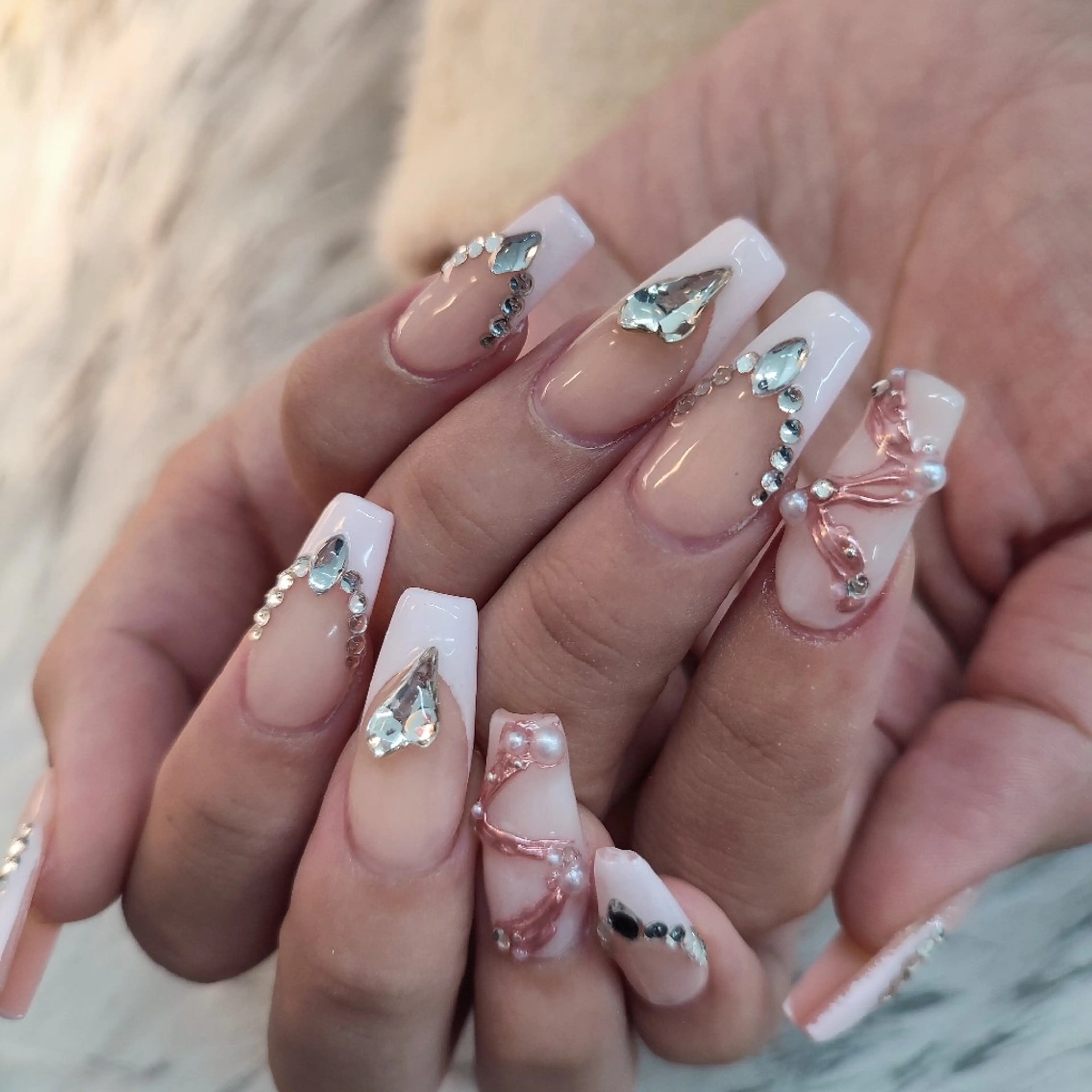 ネイル ハンドネイル RUNWAY 　　の眉毛・アイブロウイメージ