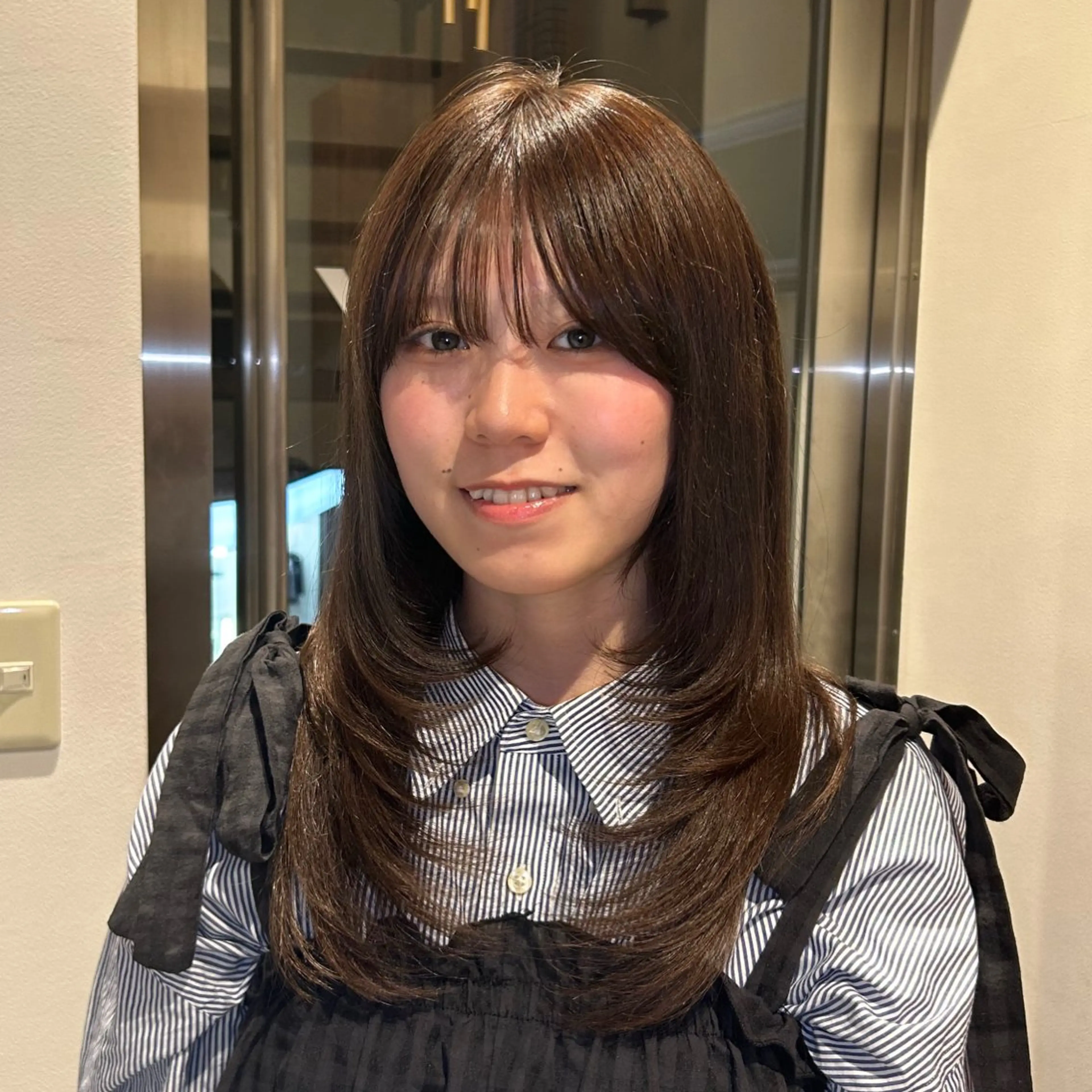 セミロング ヘアカラー レイヤー🎀透明感 カラー|ワンホンのヘアスタイル