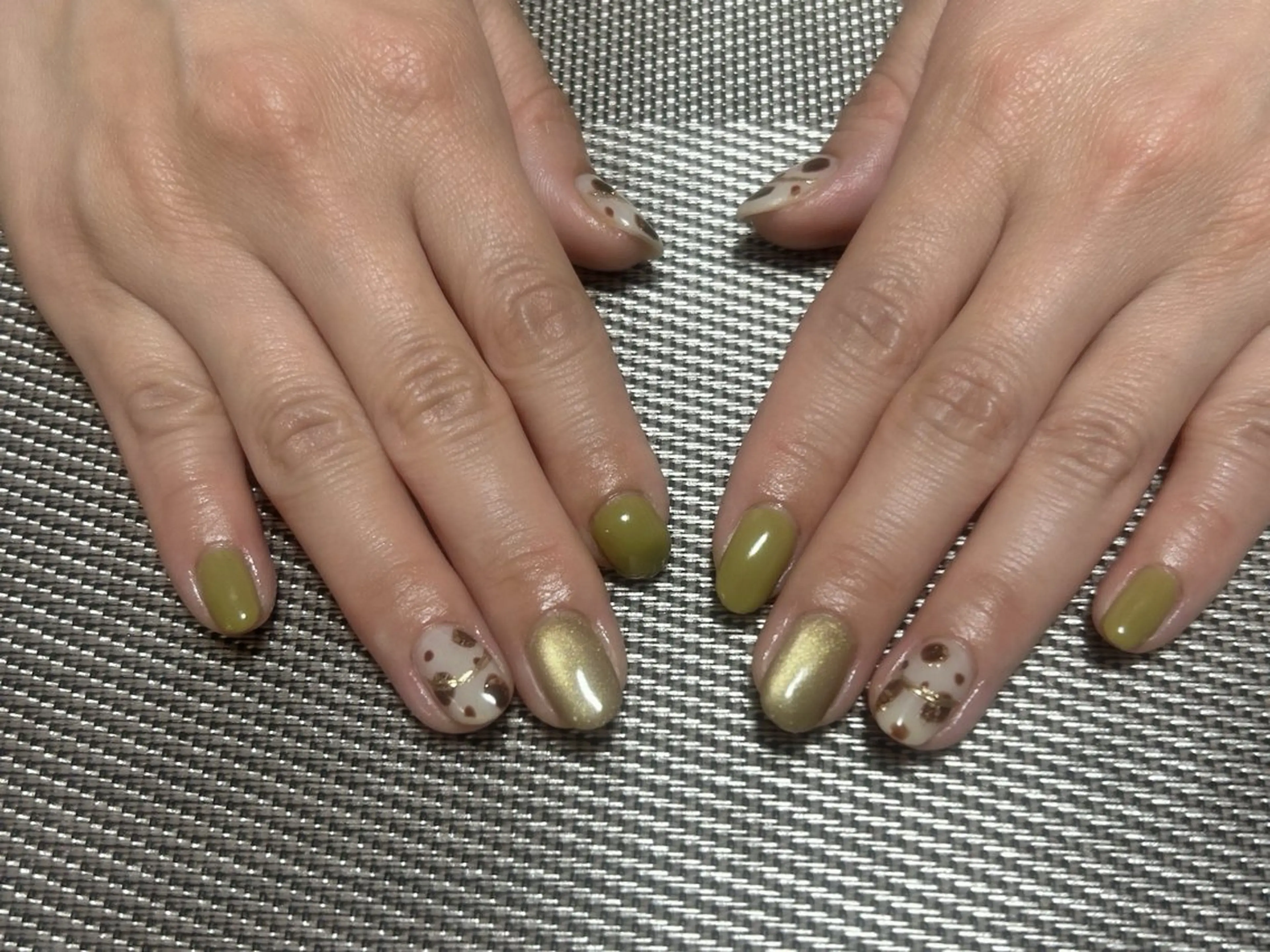 ネイル アニマル柄 ピスタチオネイル ハンドネイル i nailのネイルデザイン