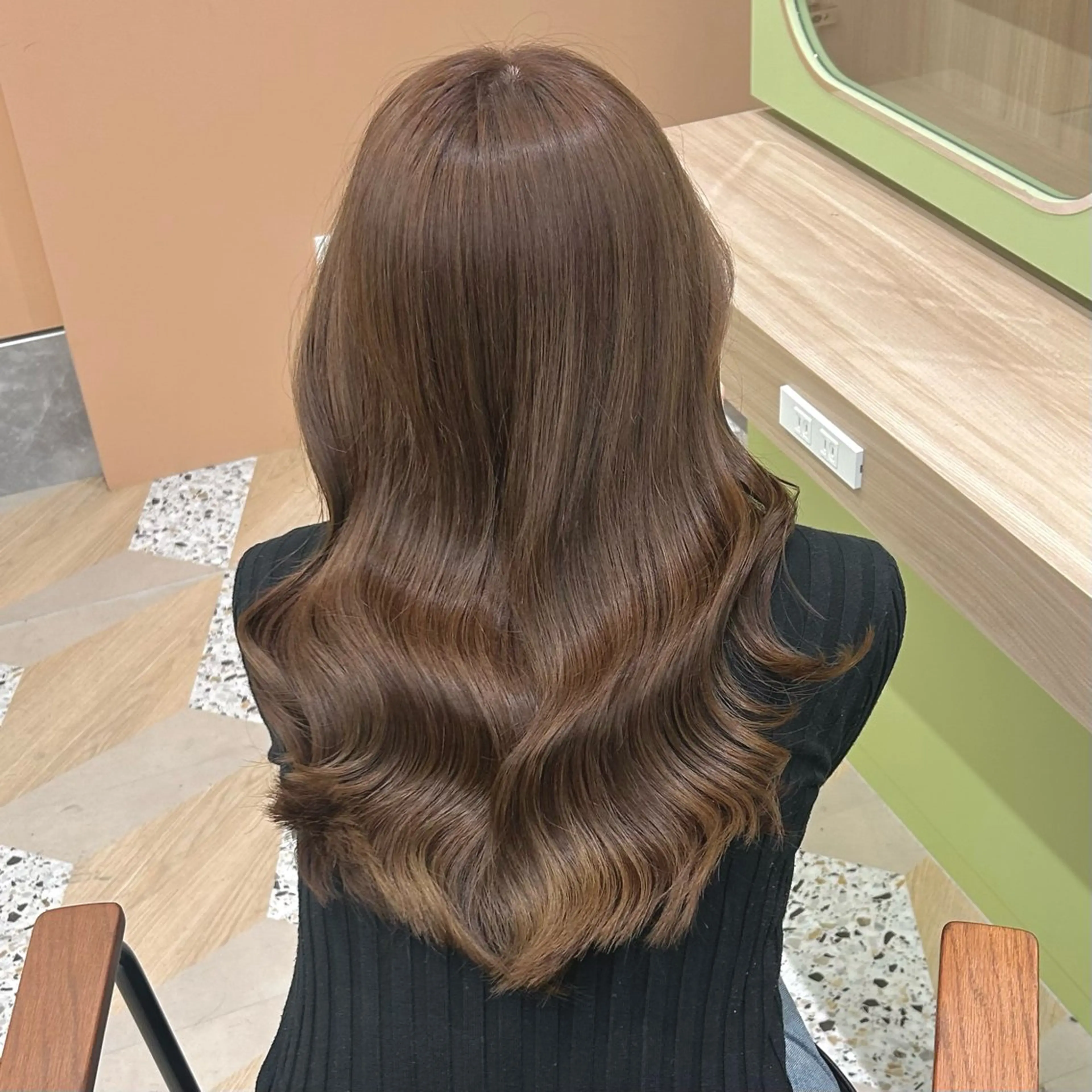 セミロング カラー アッシュ ベージュカラー ブリーチ ブラウンカラー ショコラベージュ カット ヘアカラー トリートメント ブリーチなしベージュ /ヘアセット/ミユのヘアスタイル