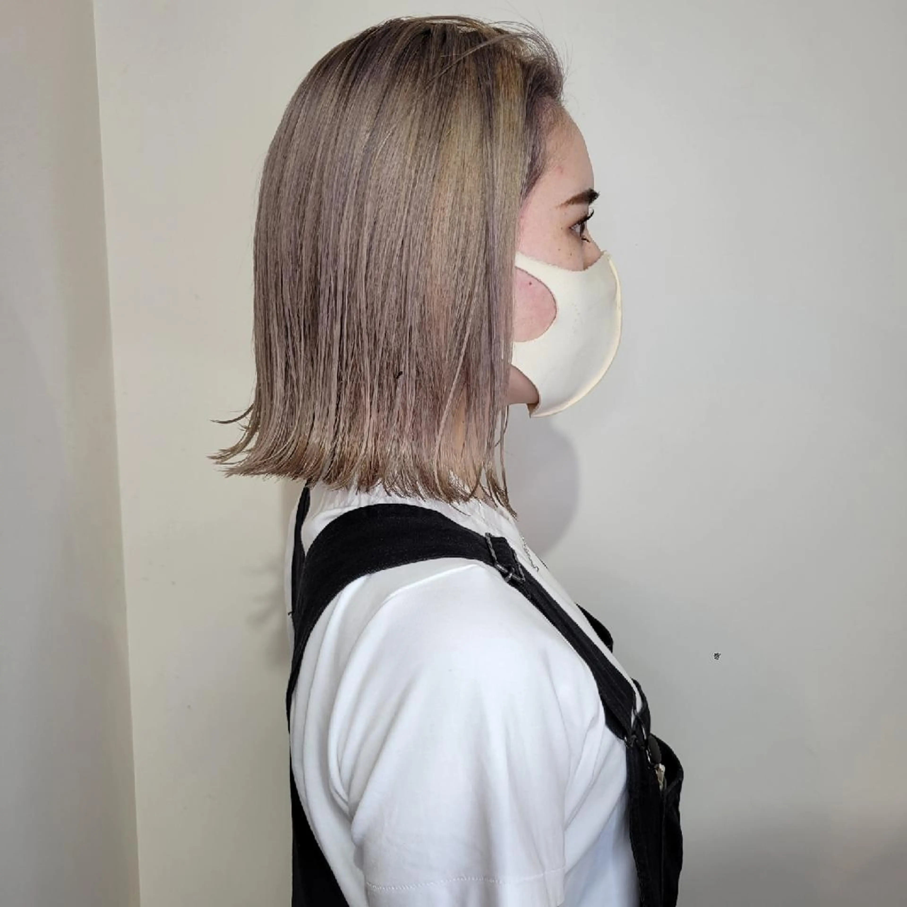 ミディアム 切りっぱなしボブ ボブ カット ヘアカラー トリートメント 🇰🇷透明感×ハイ トーン🌟tomoのヘアスタイル