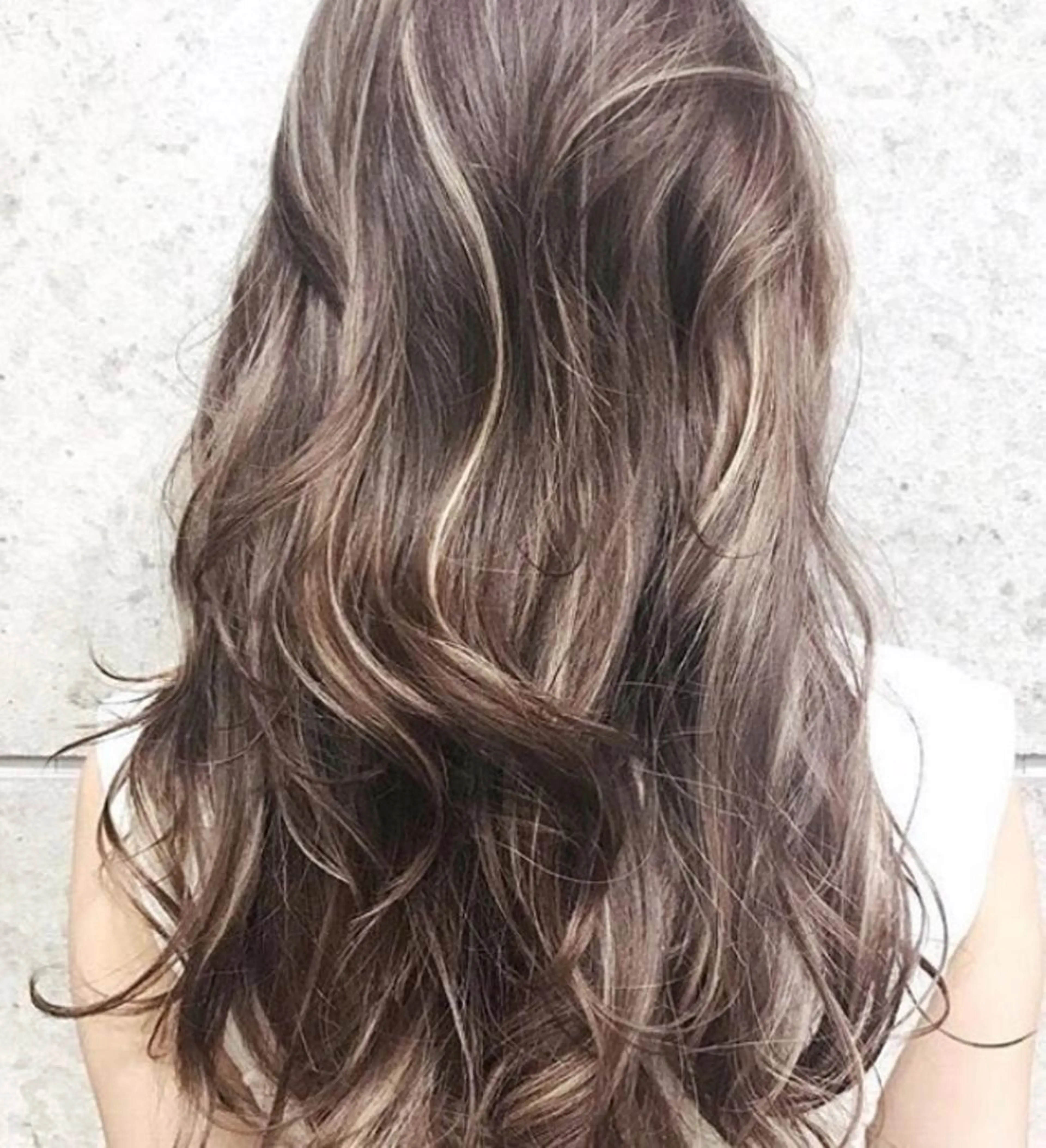 セミロング カラー アッシュ ベージュカラー ハイライトカラー ハイライト ケア剤オタク×海外 ヘア長谷川裕起のヘアスタイル