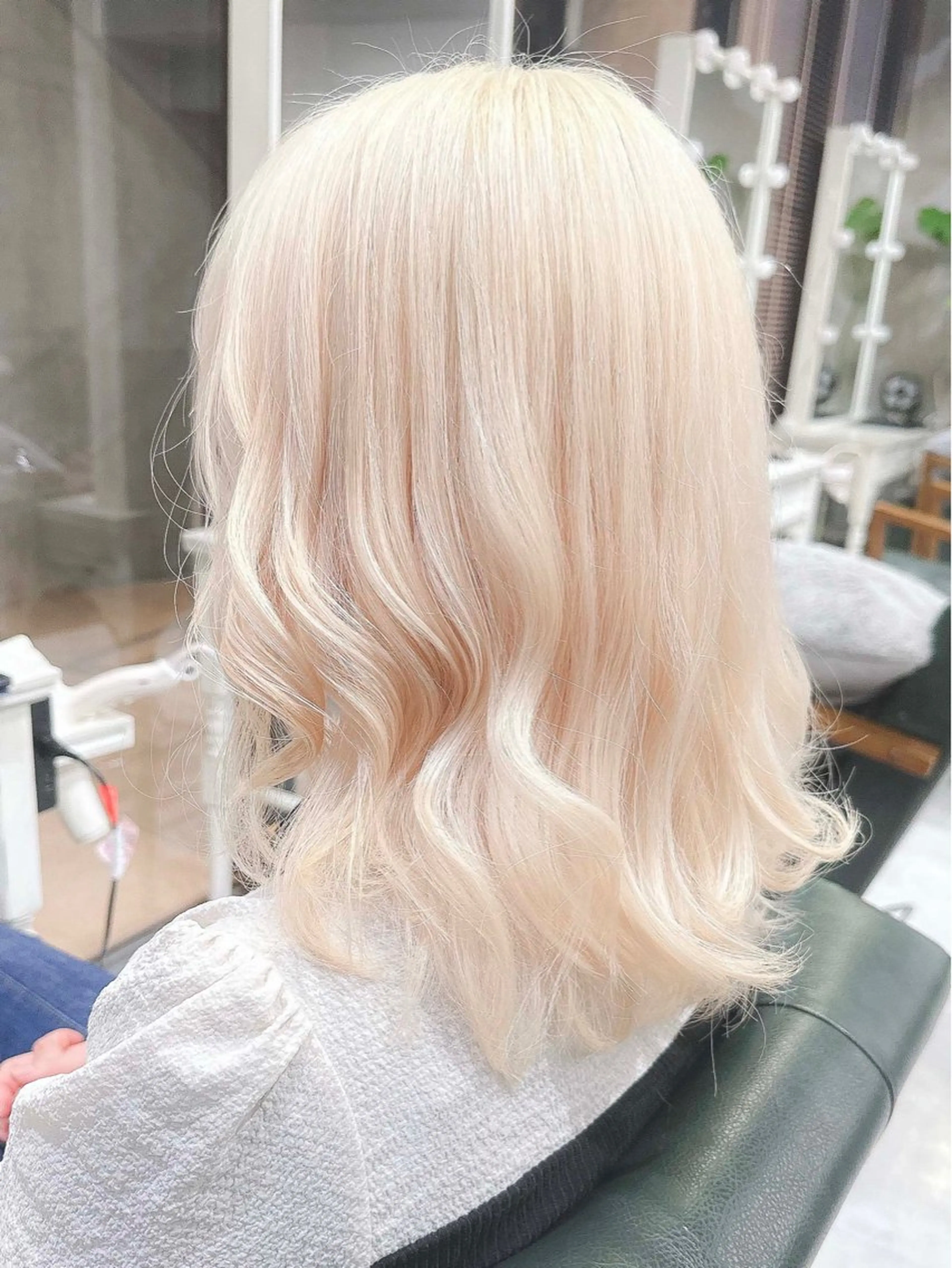 セミロング カラー 𝐑𝐈𝐍𝐊𝐀 🐷🖤のヘアスタイル