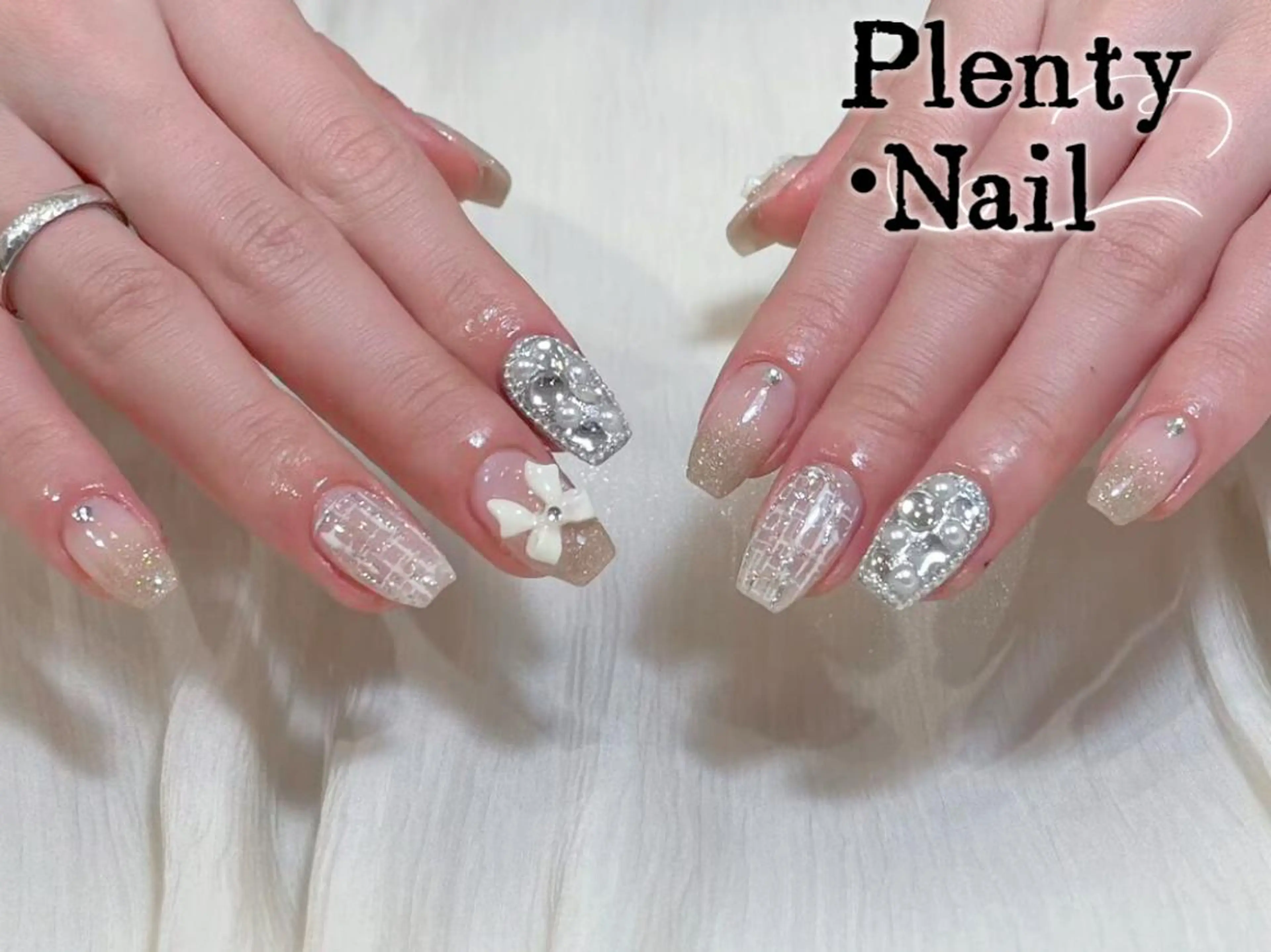 ネイル アートネイル オーロラネイル ガーリー キラキラネイル マグネットネイル ハンドネイル ハンドケア Plenty AYU💜のネイルデザイン