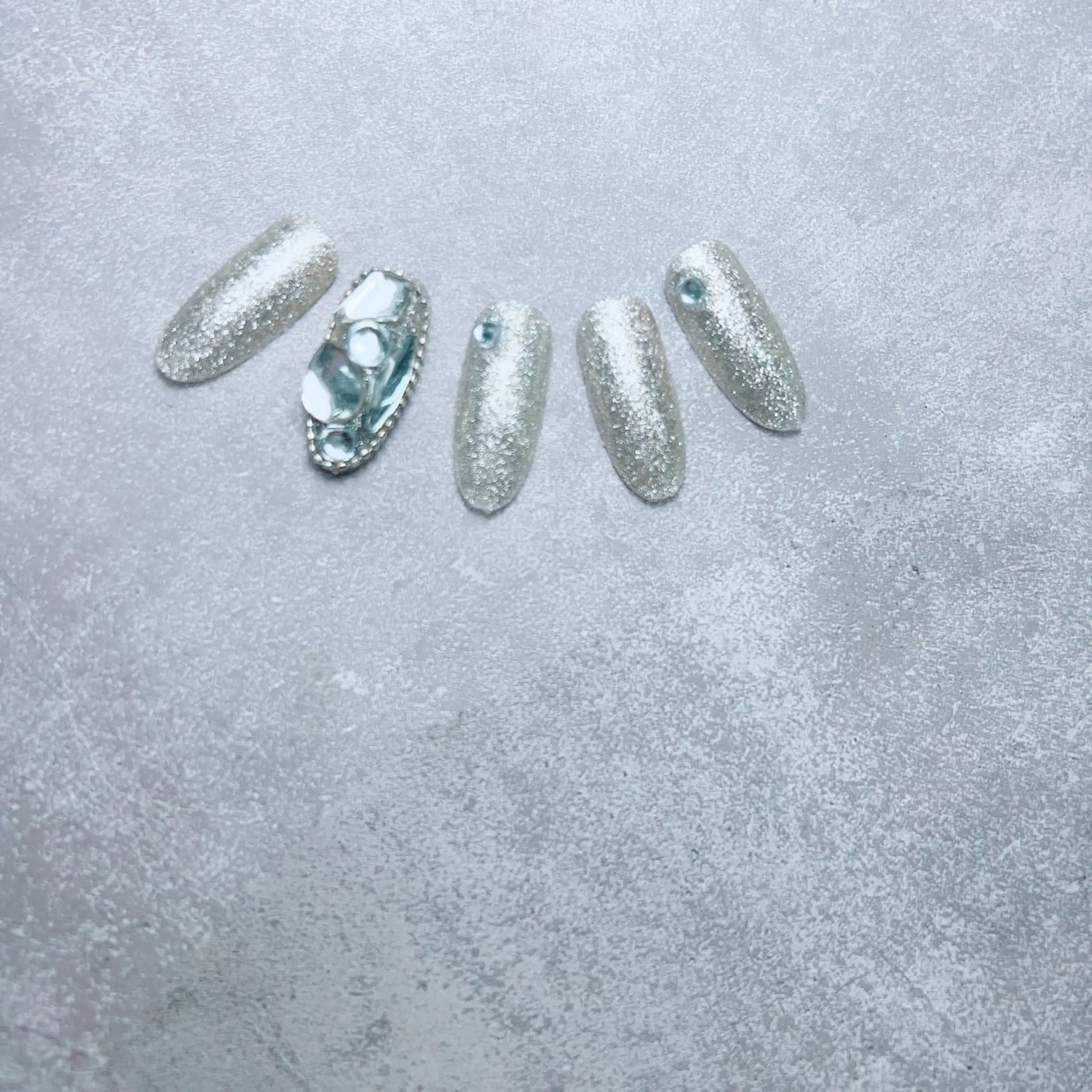 ショート 韓国風ヘア ハンドネイル artnailgallery所属・gallery Yumiのネイルデザイン