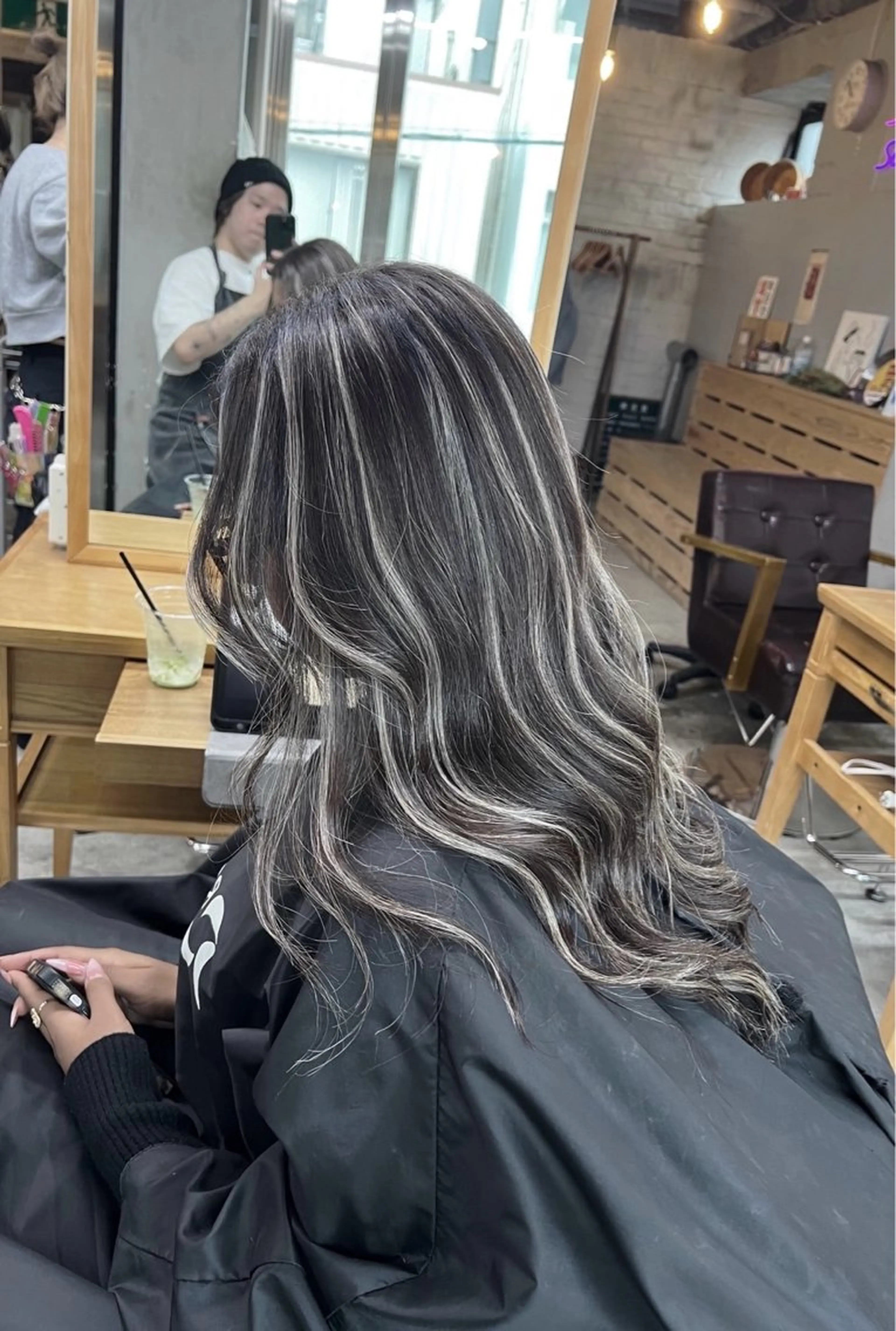 セミロング カラー ダークグレー ダークグレージュ グレージュ ハイライトカラー ハイライト ヘアカラー トリートメント ROBIN所属・指名数No.1 /NAOYAのヘアスタイル