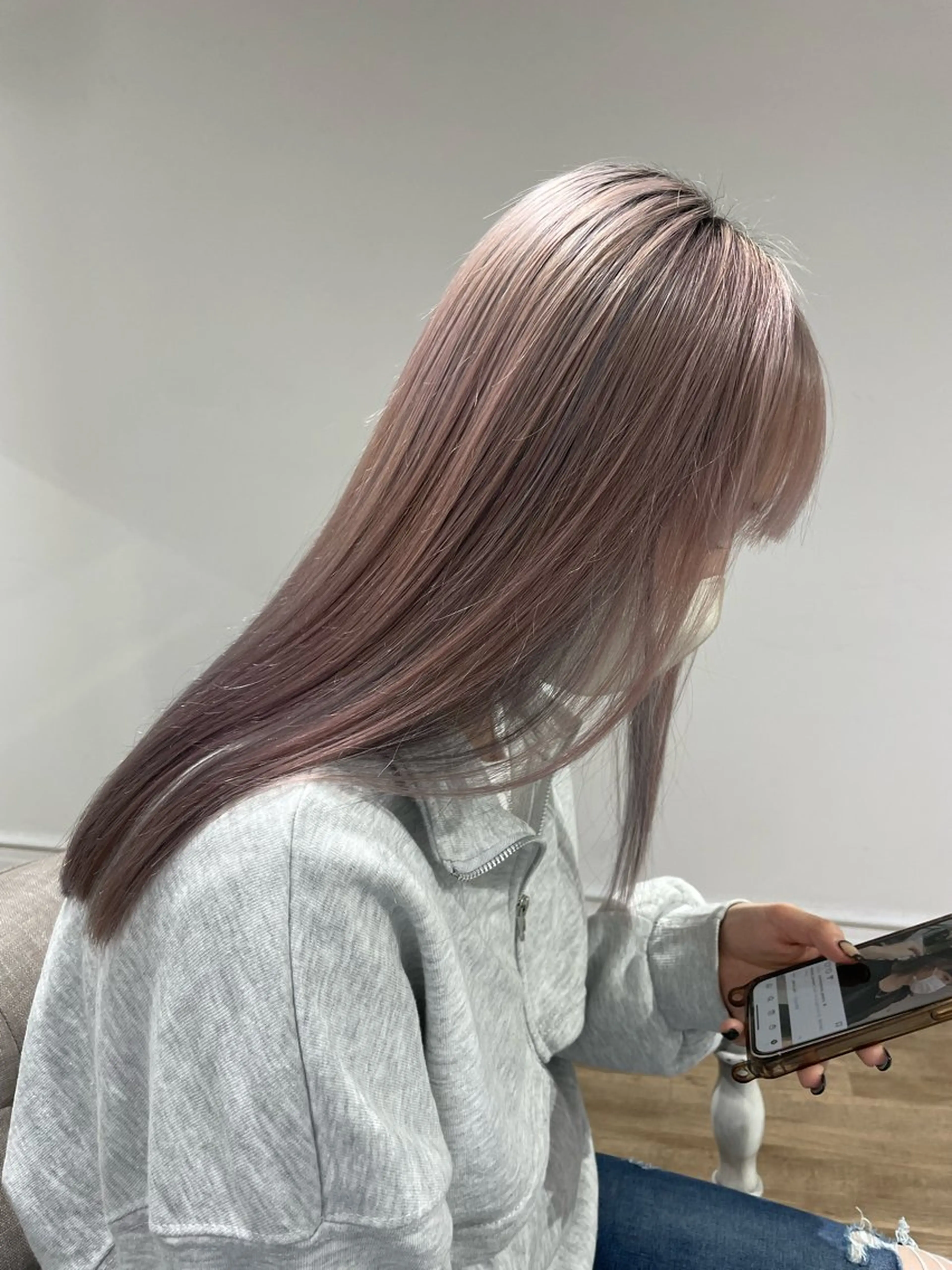 ロング カラー ベージュカラー ブリーチ ブラウンカラー ハイトーンカラー イルミナカラー Risa🐈‍⬛/ グレージュ/透明感のヘアスタイル