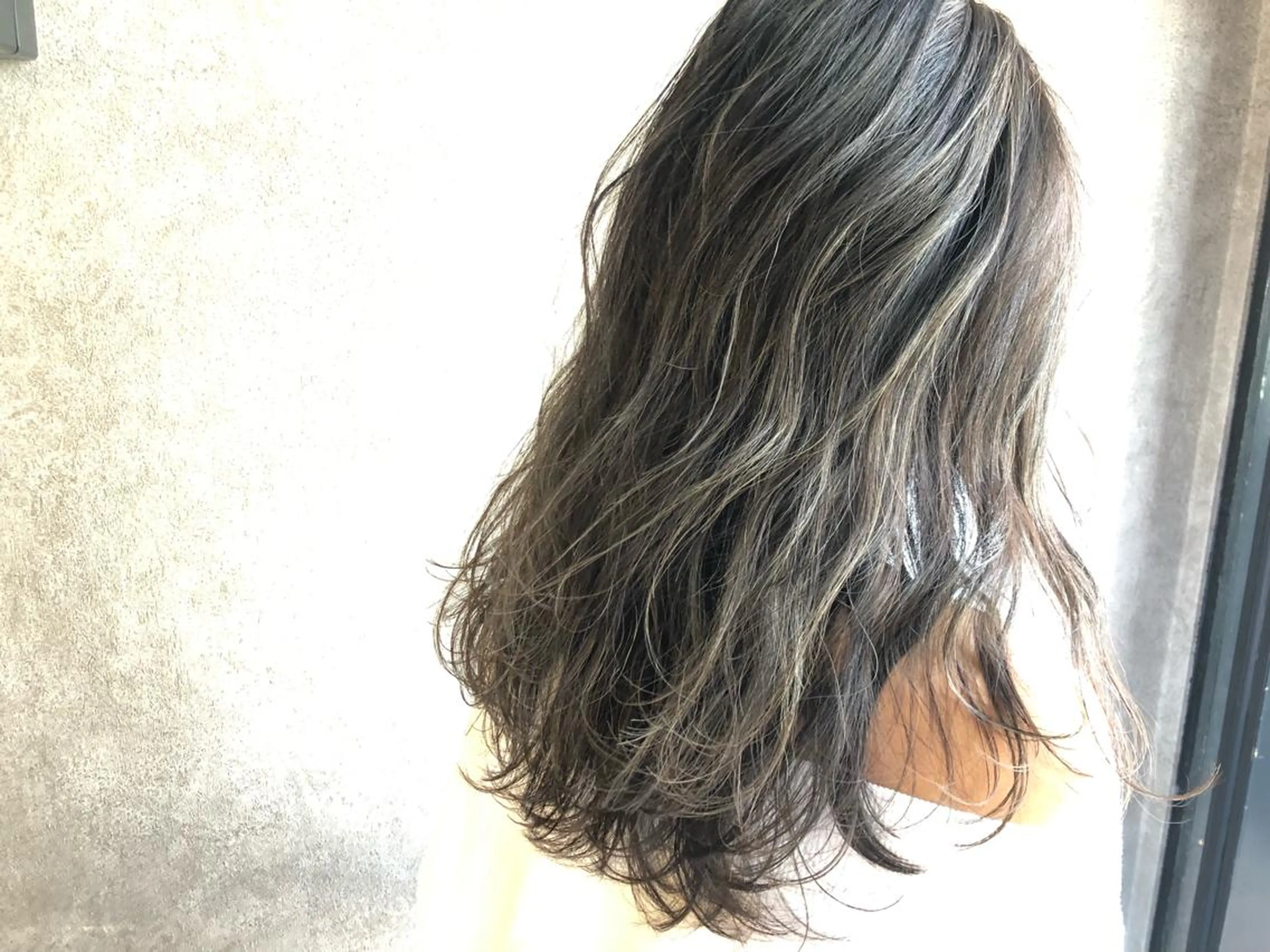 セミロング カラー 顔周りレイヤー/韓国 ブリーチminamiのヘアスタイル