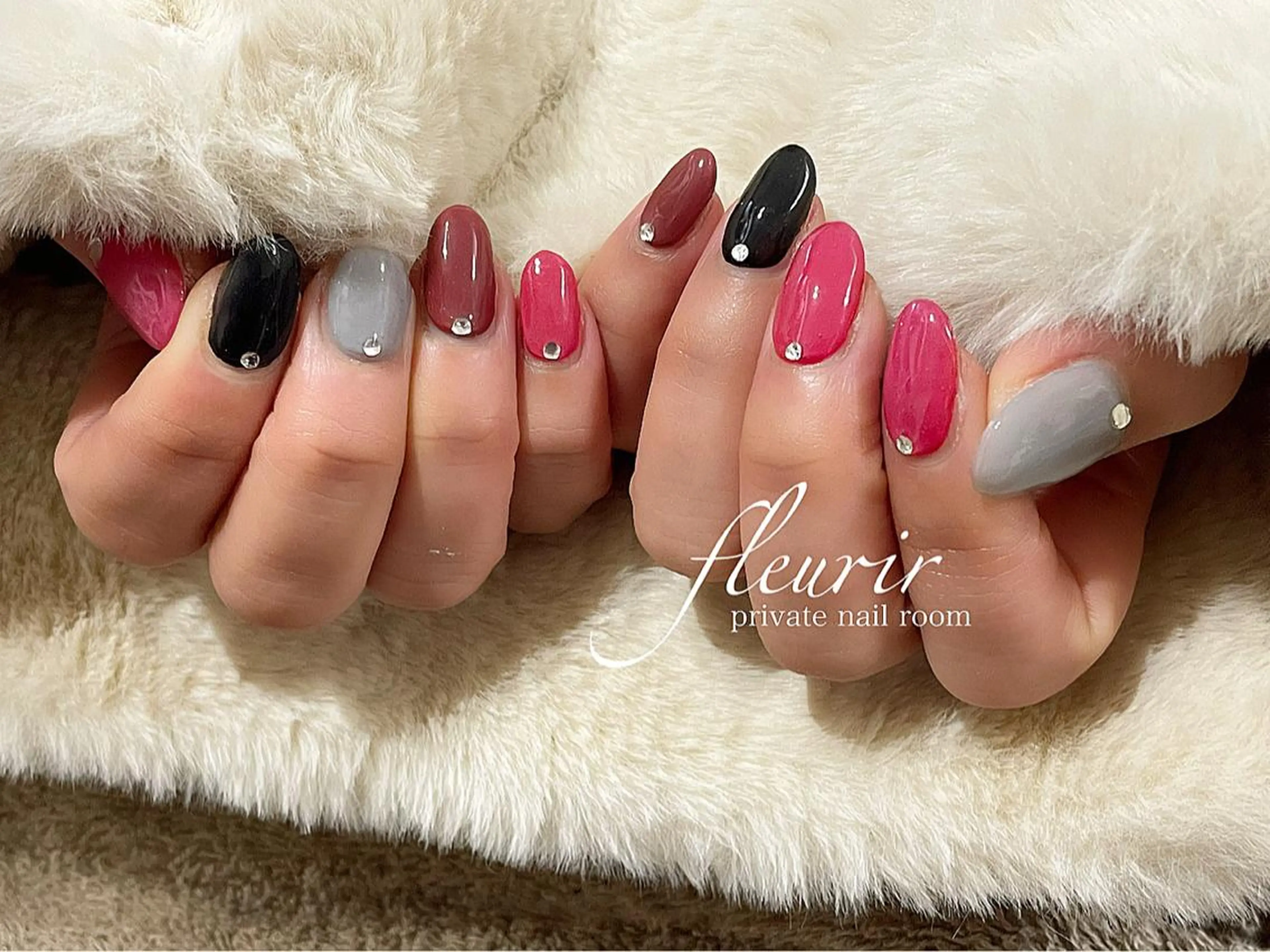 ネイル ワンカラーネイル ストーンネイル フルリール 【プライベートサロンのネイルデザイン