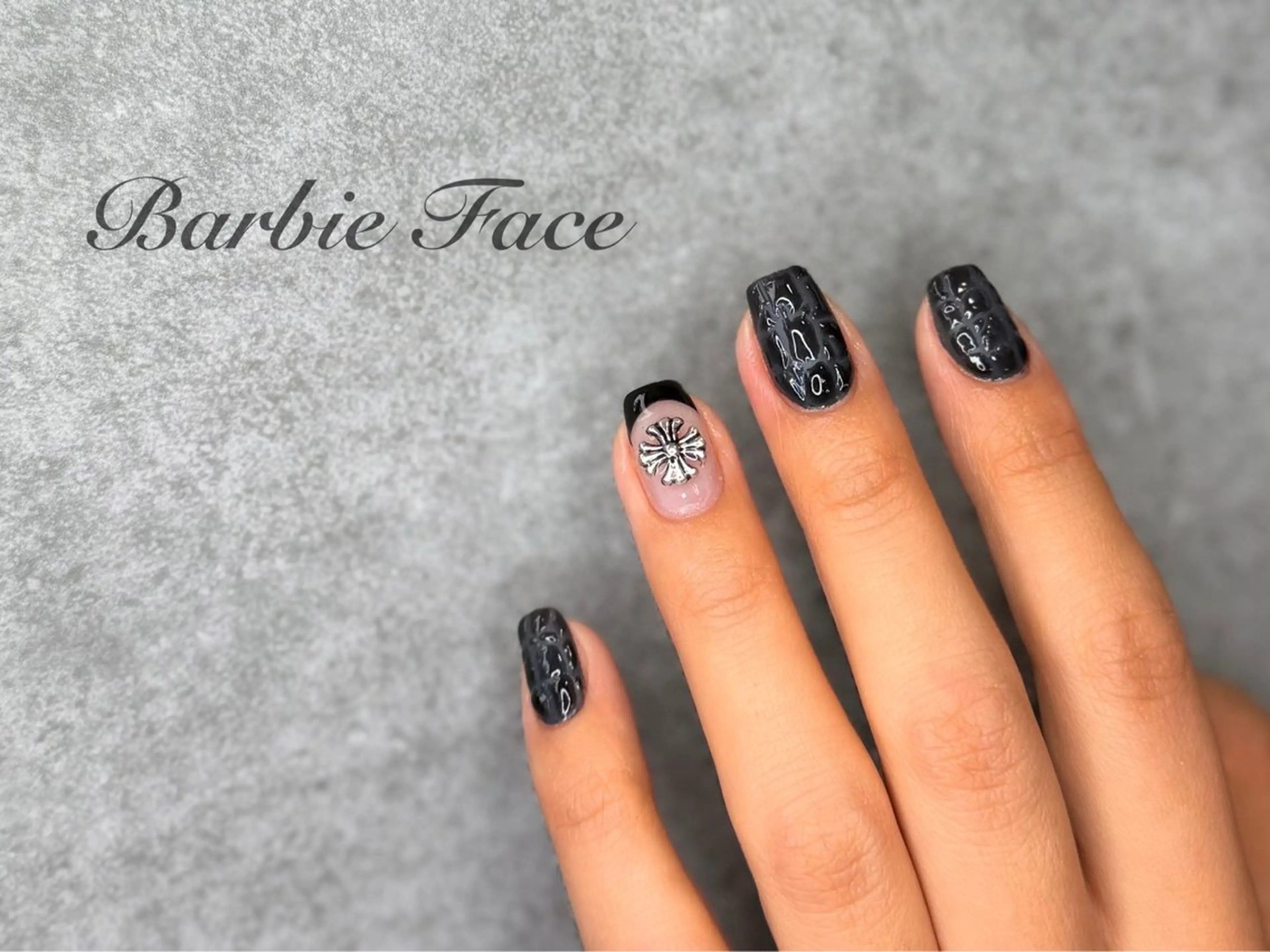 ネイル ハンドネイル Barbie Faceのネイルデザイン