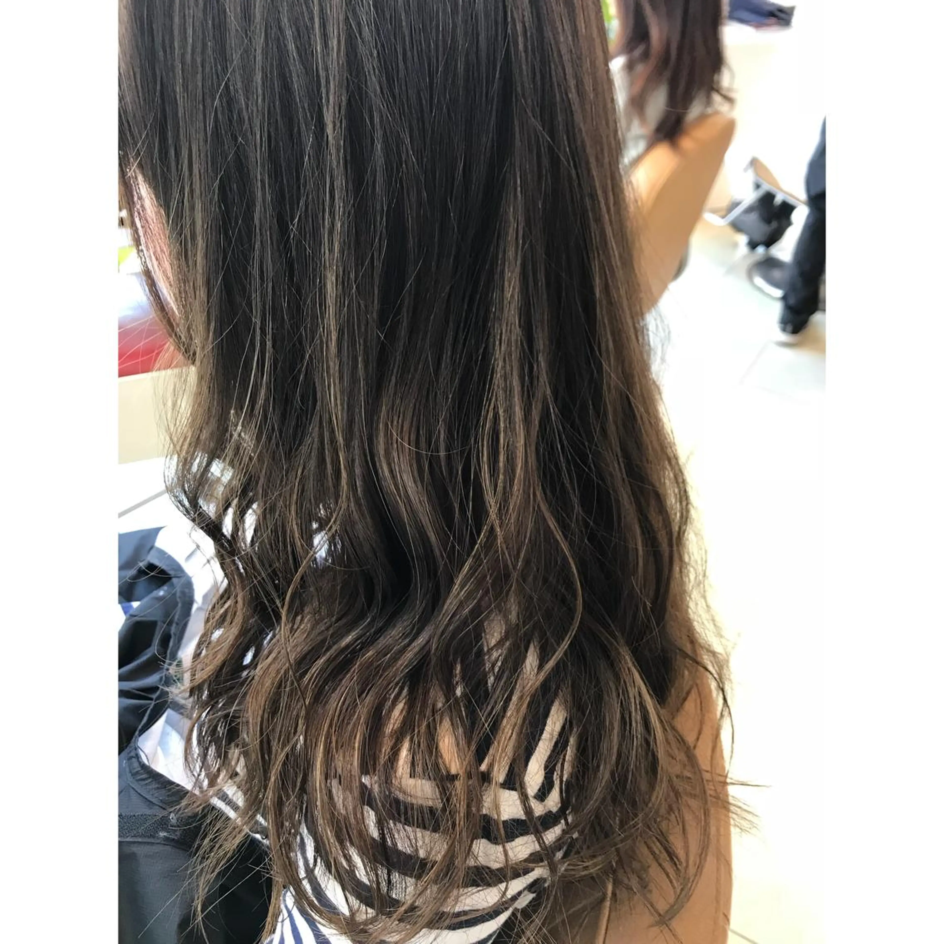 ロング カラー アディクシーカラー ブリーチ ハイライトカラー ハイライト 坂西 春果のマツエク・マツパデザイン